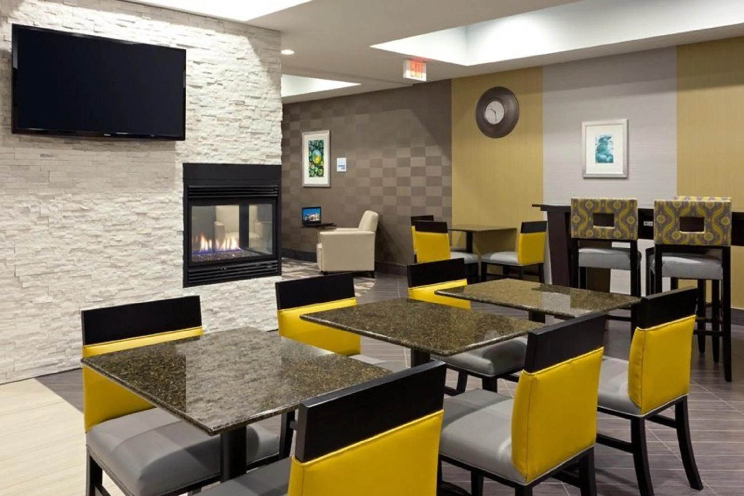 Breakfast in Holiday Inn Express and Suites Batavia by IHG
