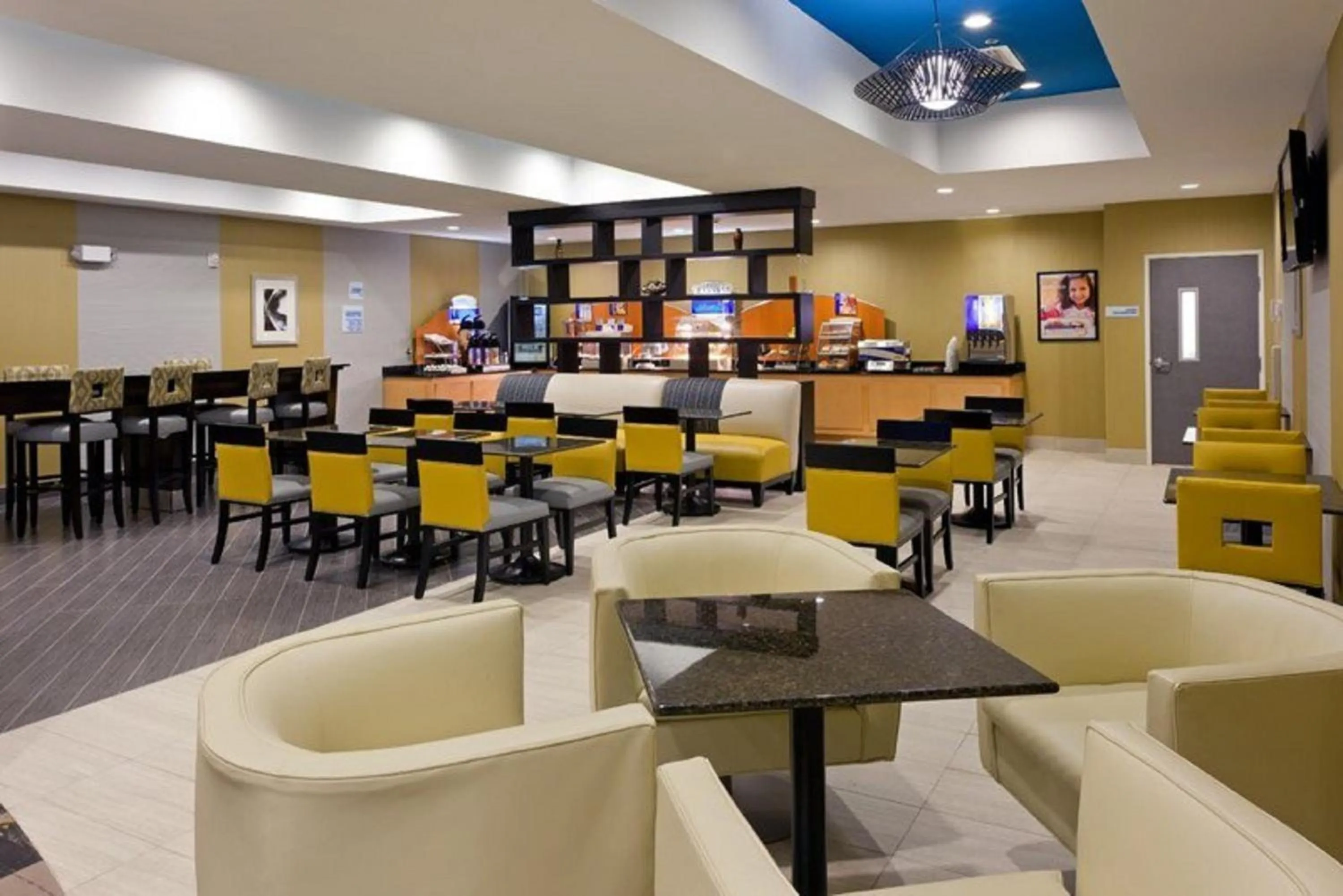 Breakfast in Holiday Inn Express and Suites Batavia by IHG
