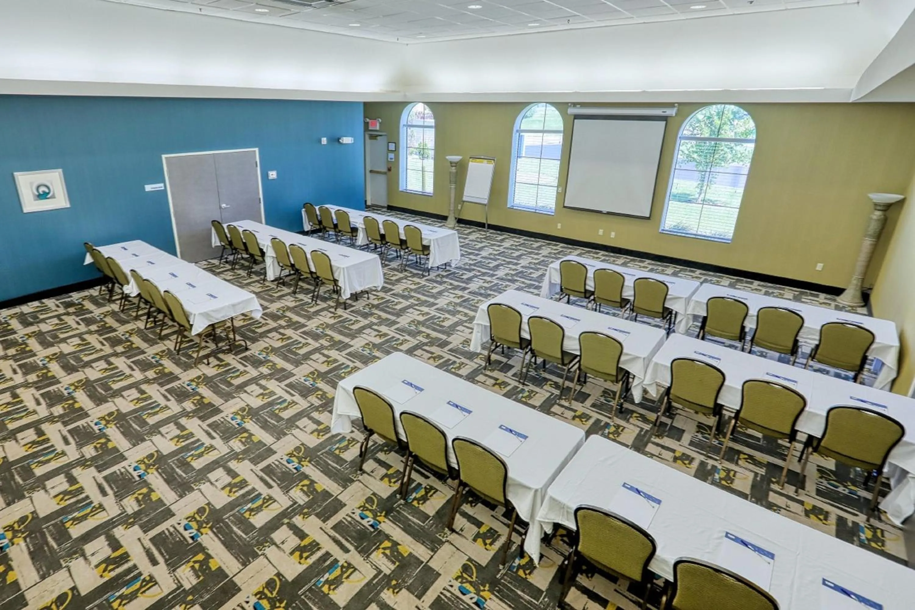 Meeting/conference room in Holiday Inn Express and Suites Batavia by IHG