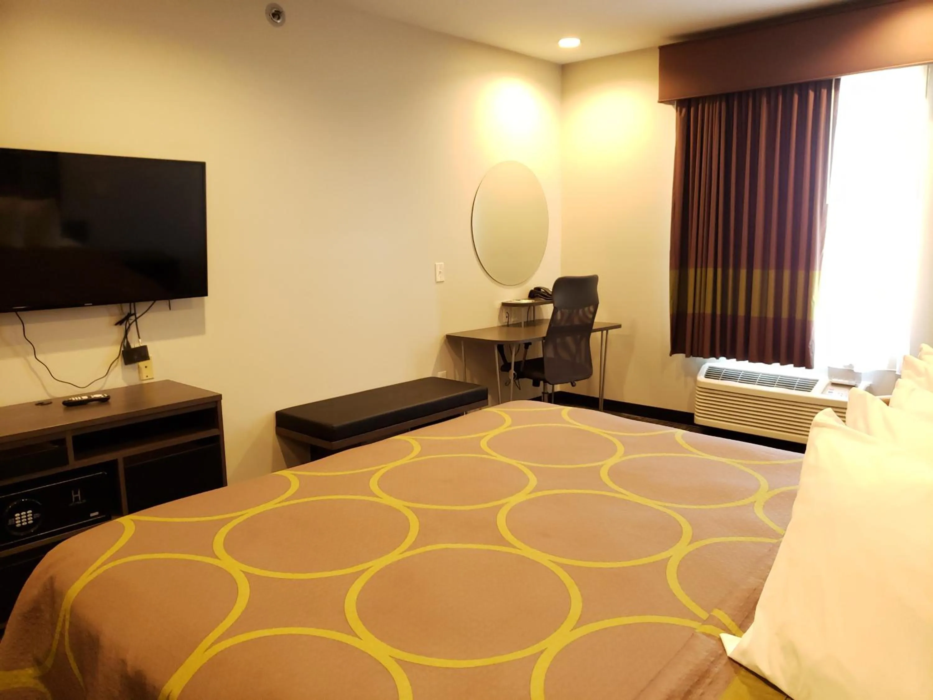 Bedroom, Bed in Super 8 by Wyndham St. Louis North