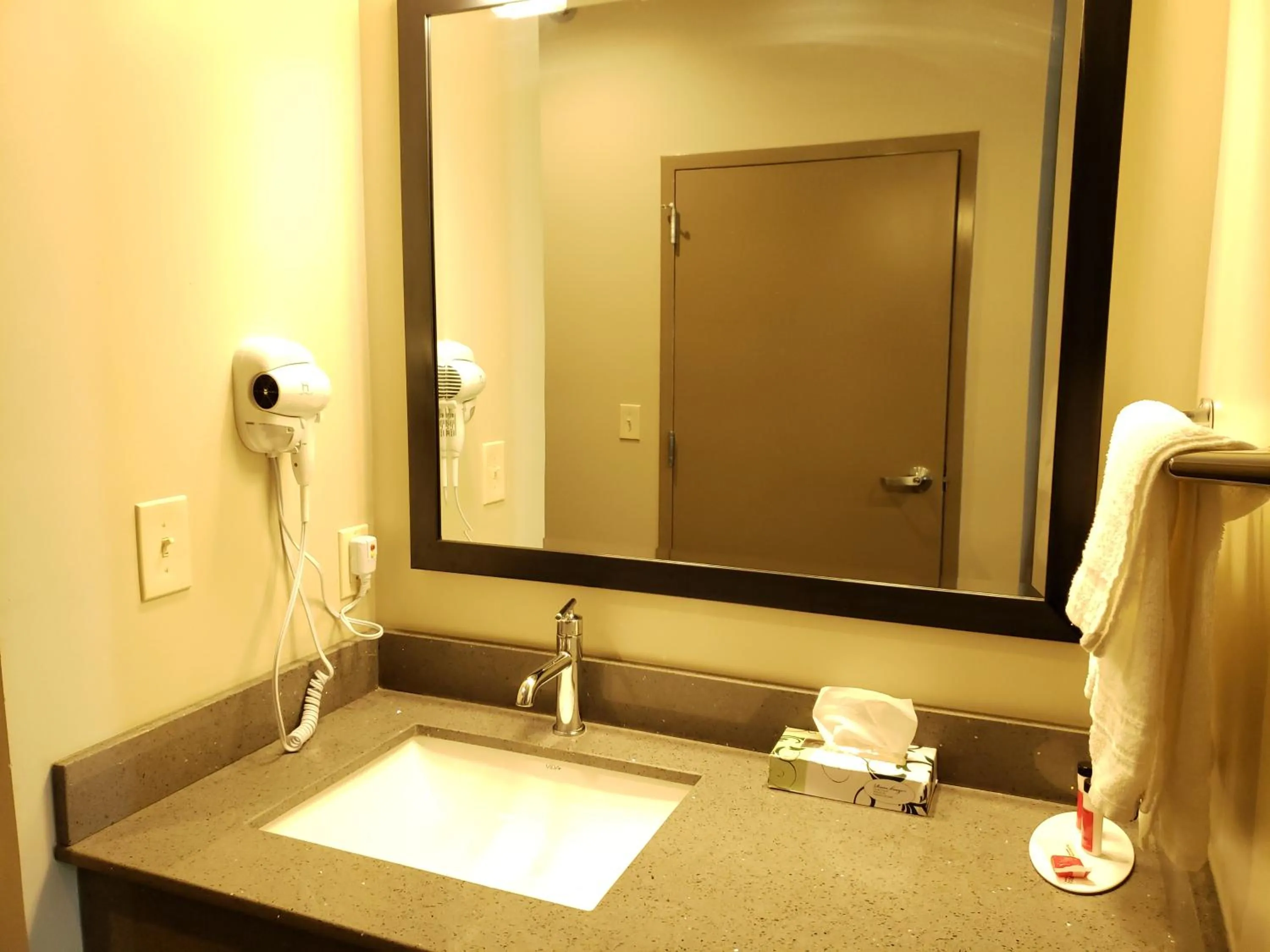 Photo of the whole room in Super 8 by Wyndham St. Louis North