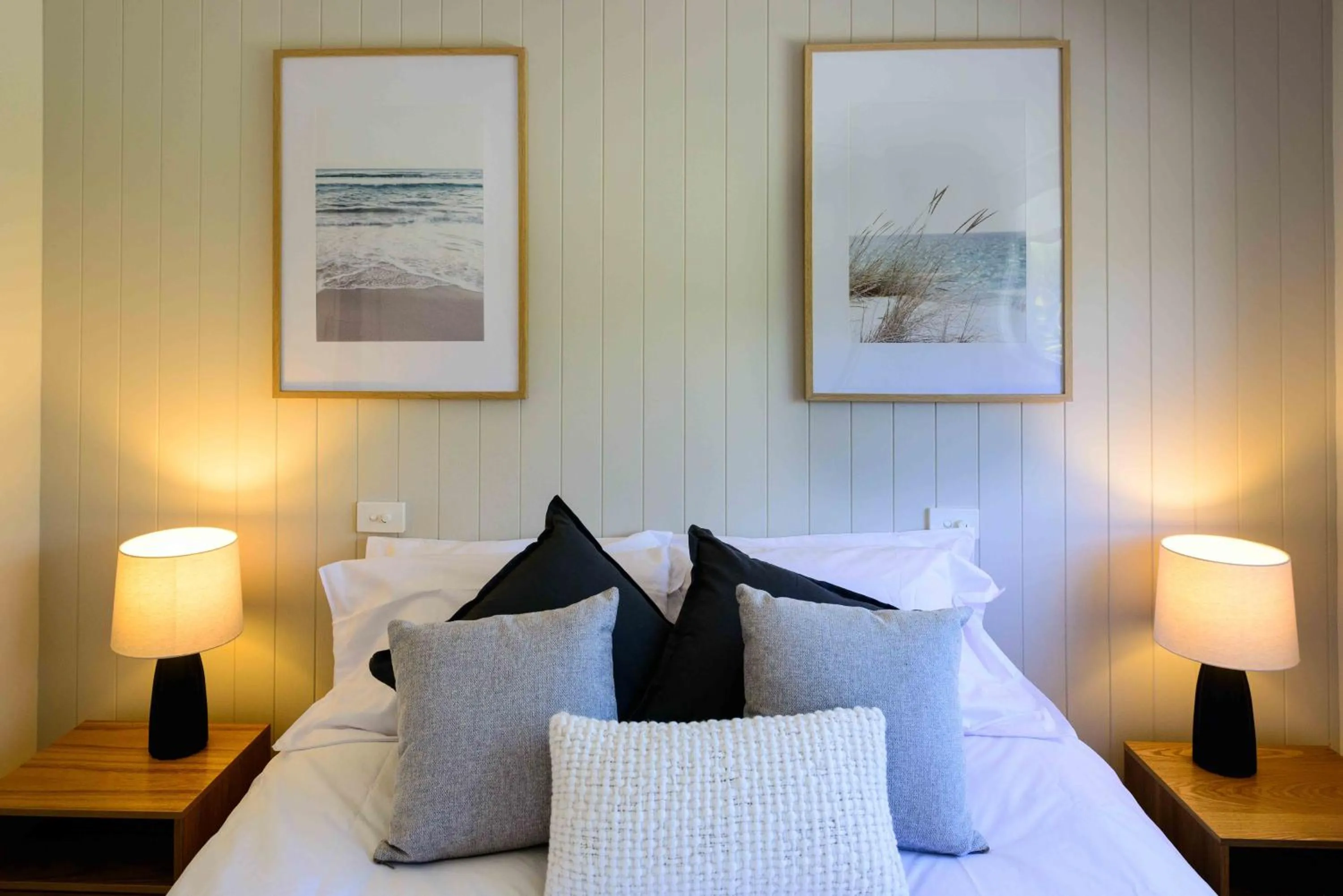 Bedroom, Bed in Georges Bay Apartments