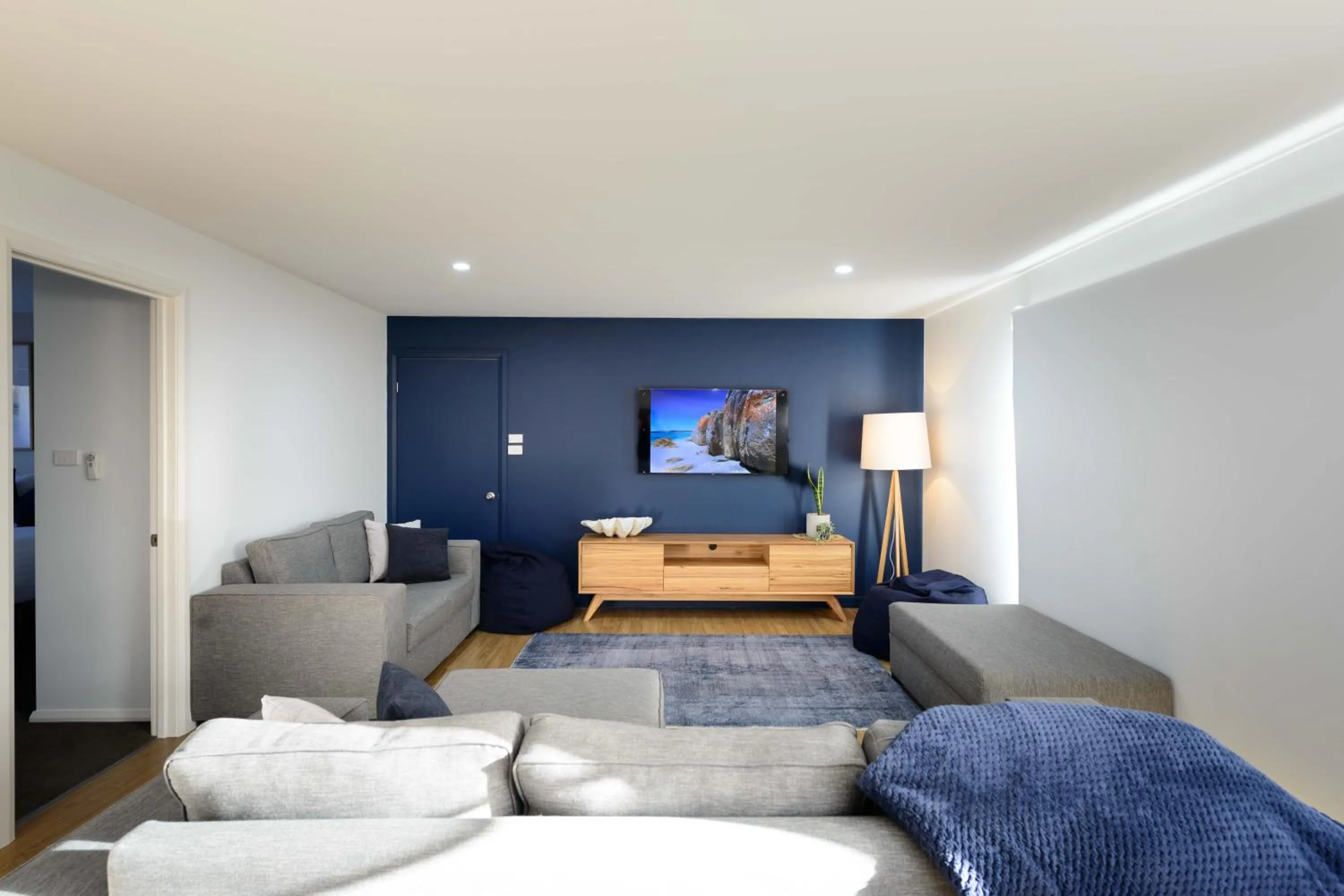 Living room, Bed in Georges Bay Apartments