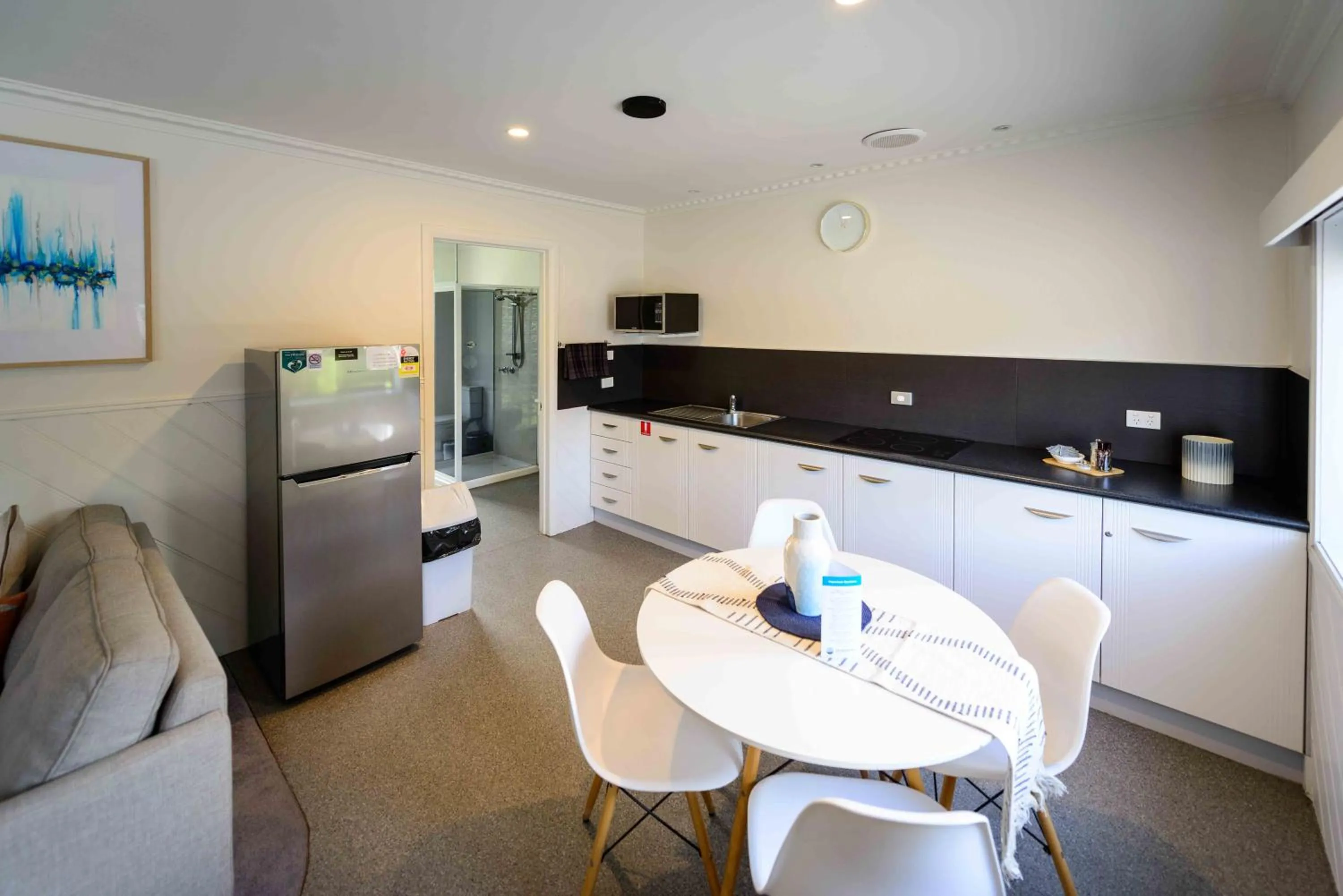 Kitchen or kitchenette in Georges Bay Apartments