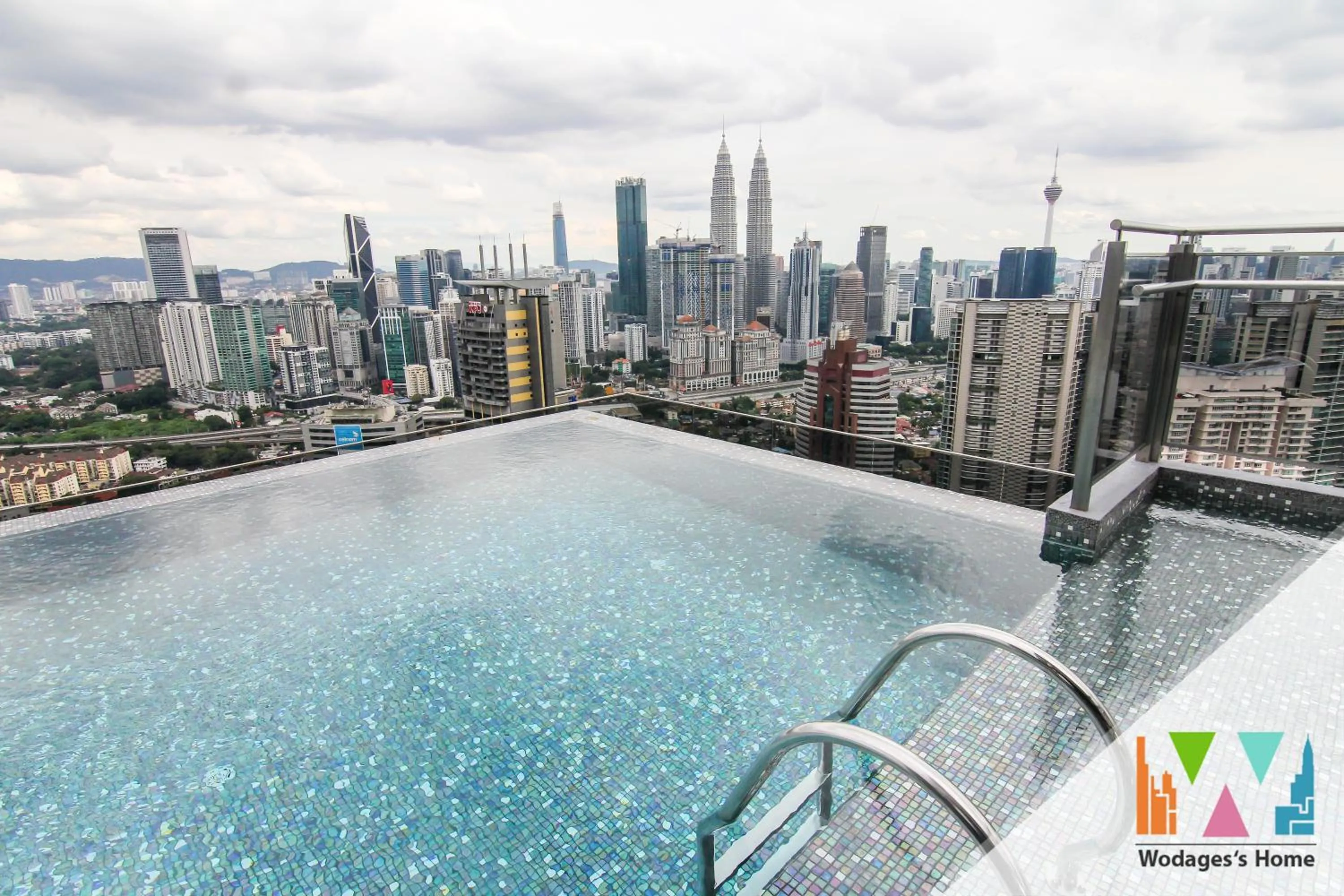 Swimming pool in Expressionz Suites, KLCC by Ozfun