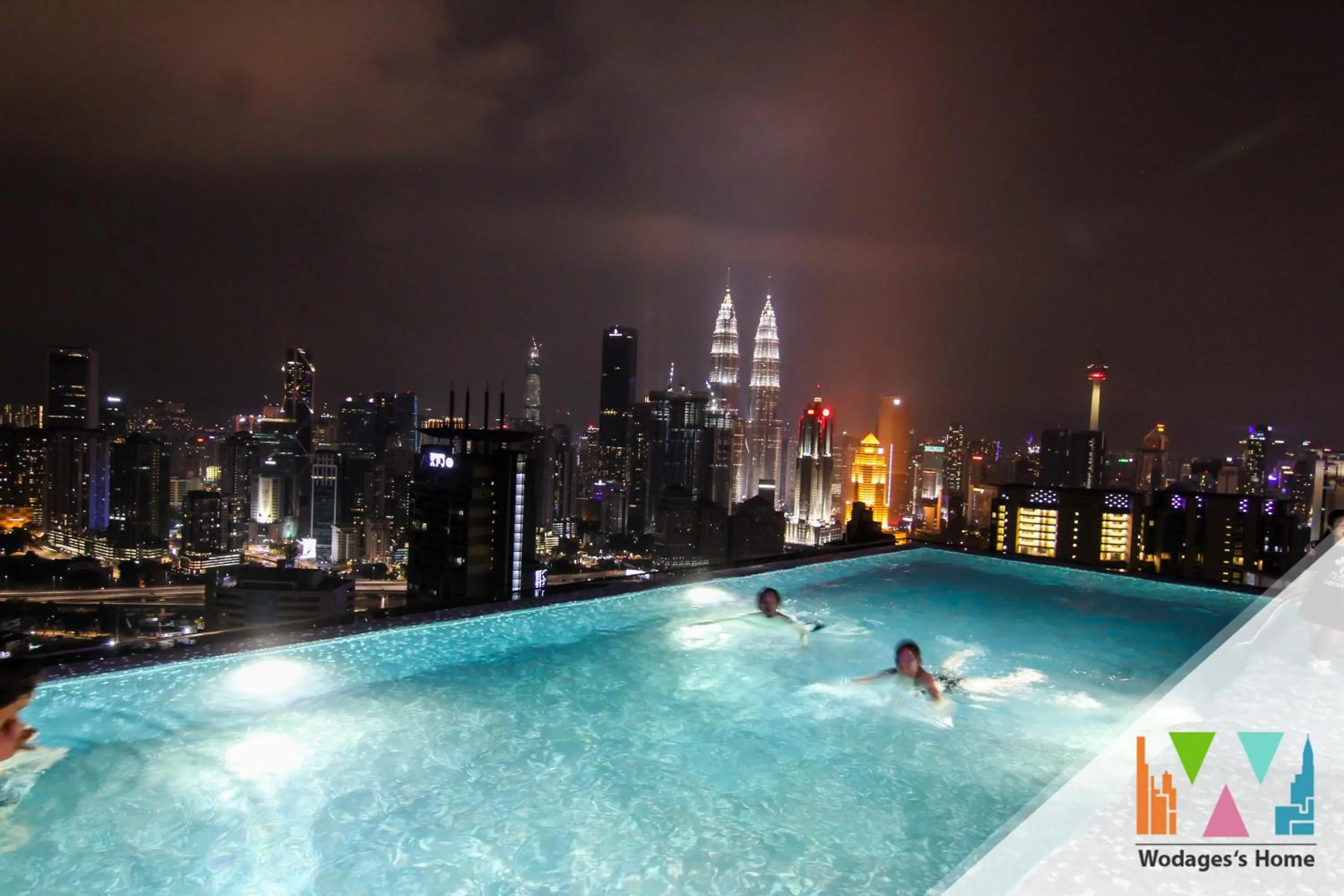 Swimming pool in Expressionz Suites, KLCC by Ozfun