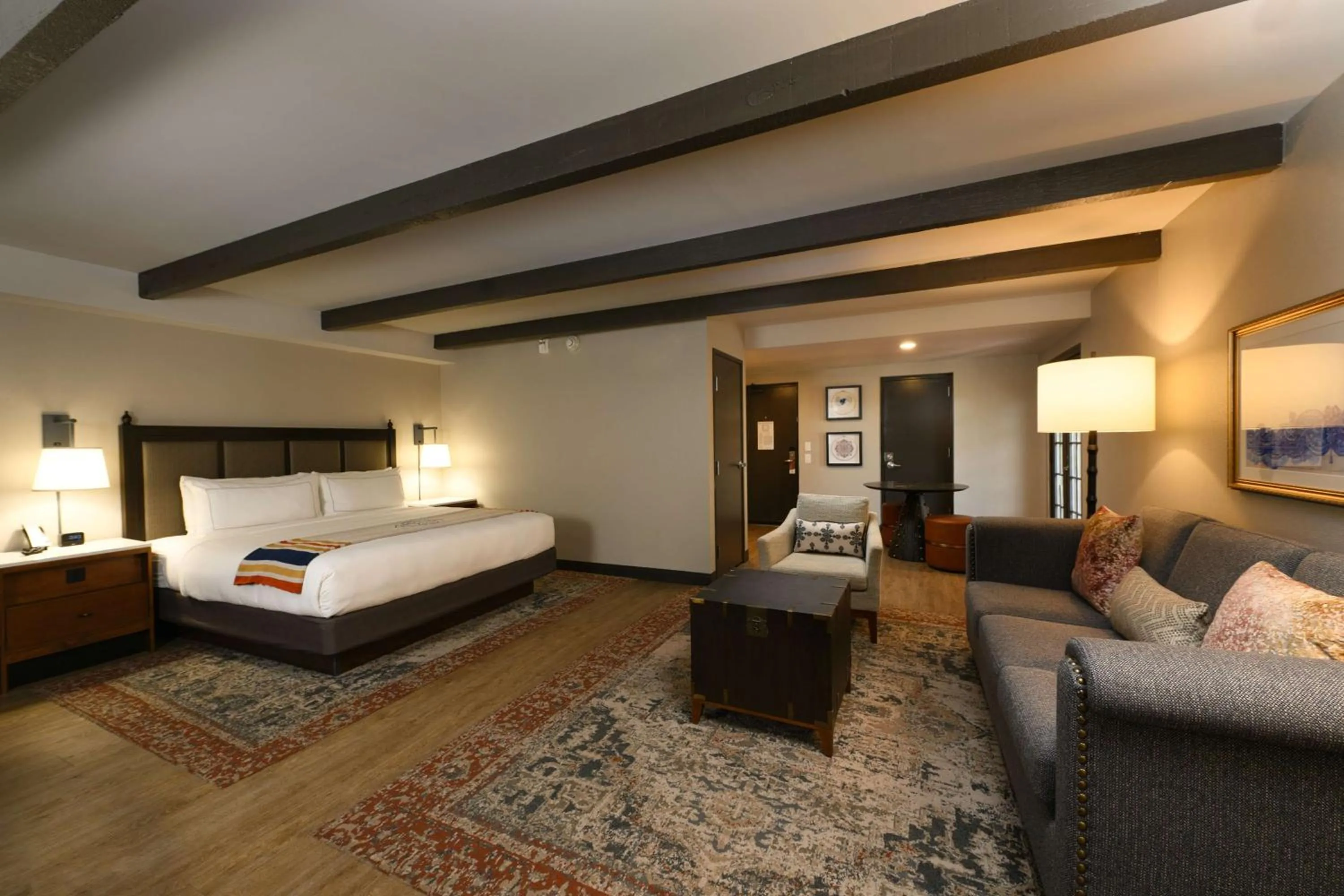 Living room, Bed in Estancia del Norte San Antonio, A Tapestry Hotel by Hilton