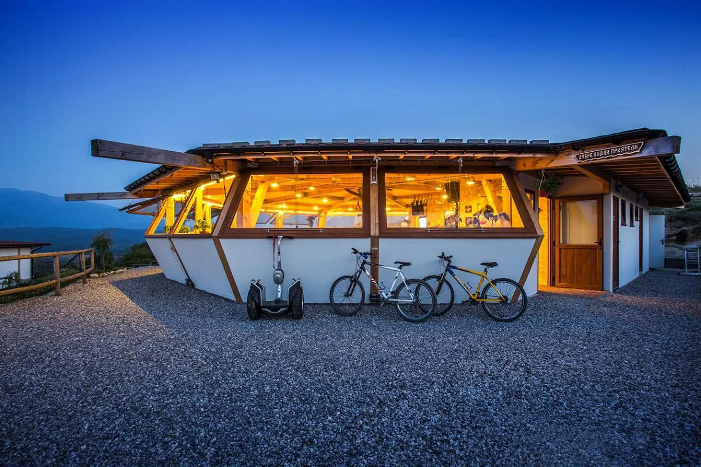 Restaurant/places to eat in Debeli Dab