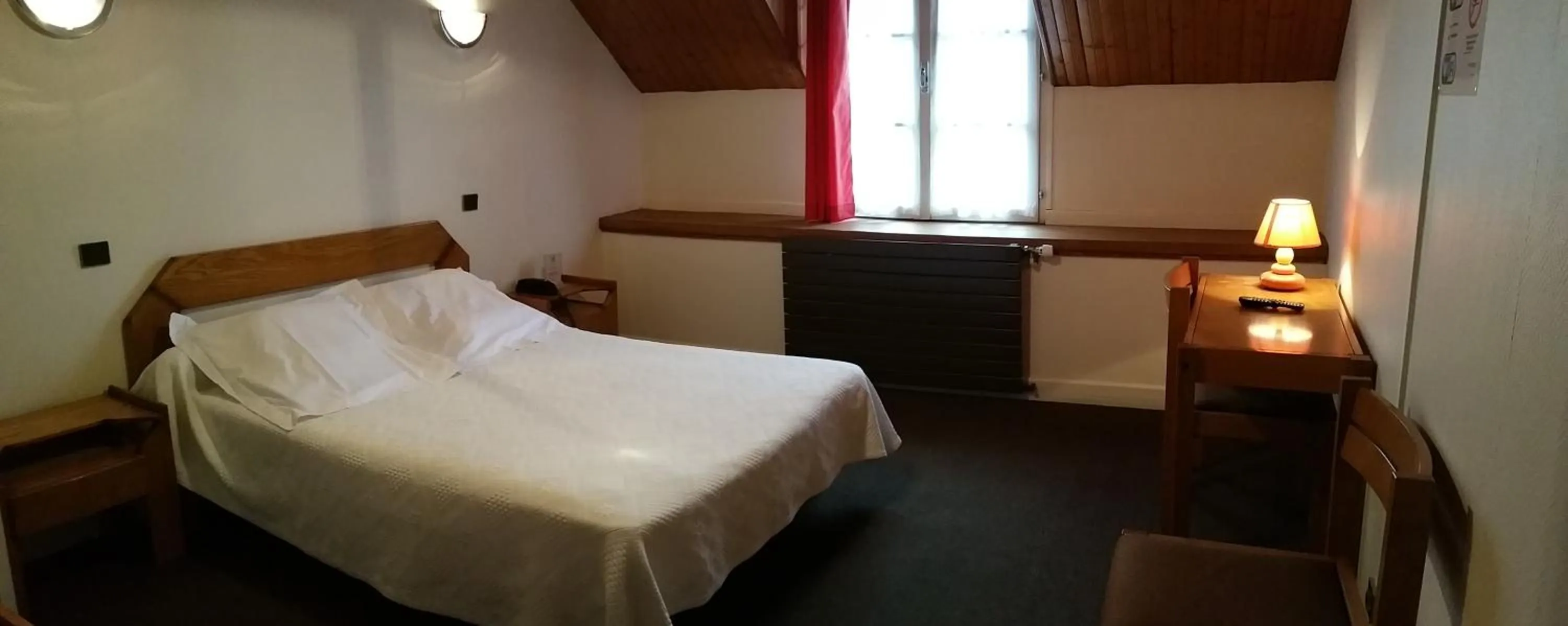 Day, Bed in Hotel A Notre Dame