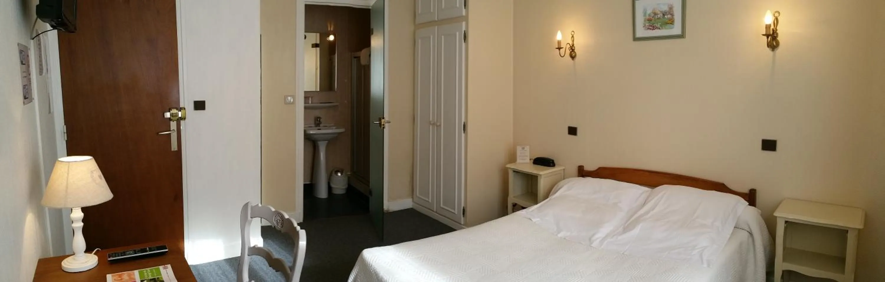 Photo of the whole room, Bed in Hotel A Notre Dame