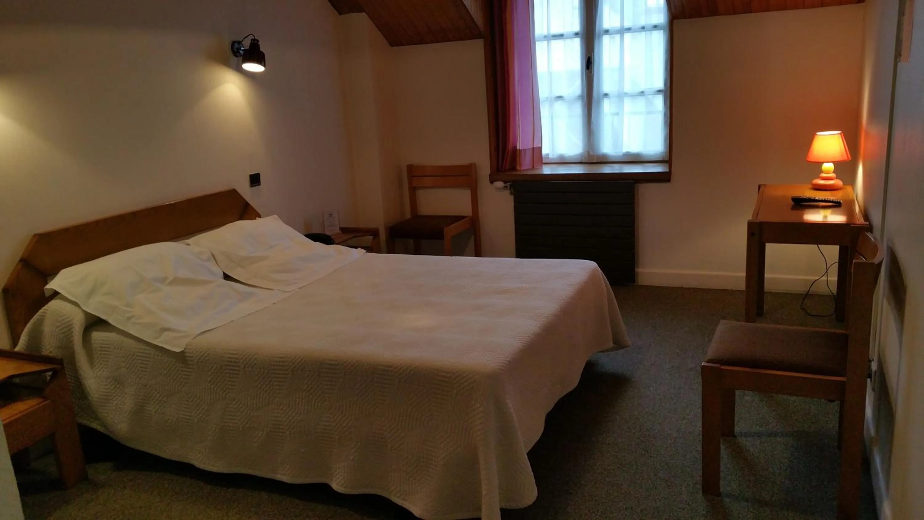 Day, Bed in Hotel A Notre Dame