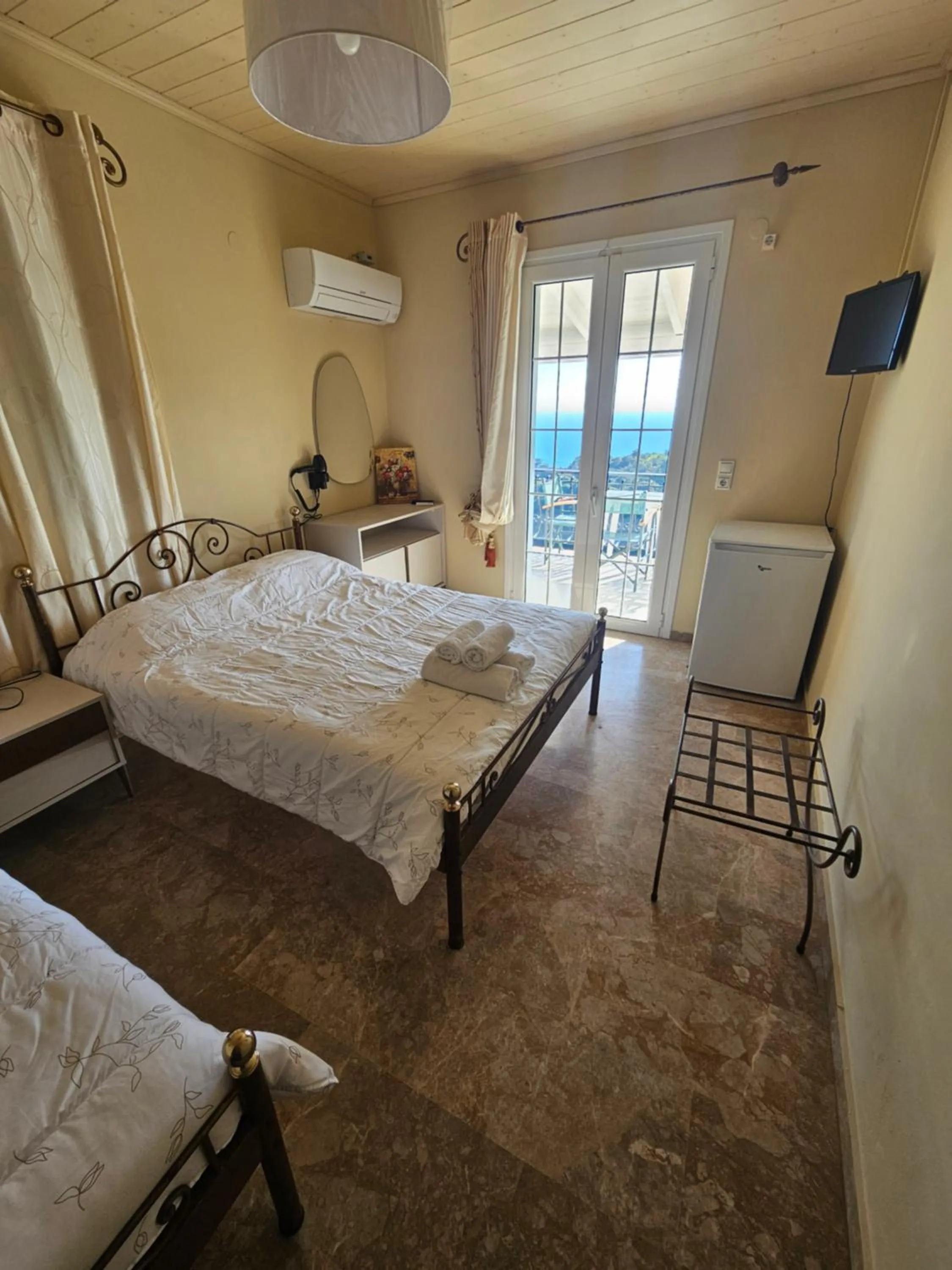 Bed in Fiore Hill Sea View Studios