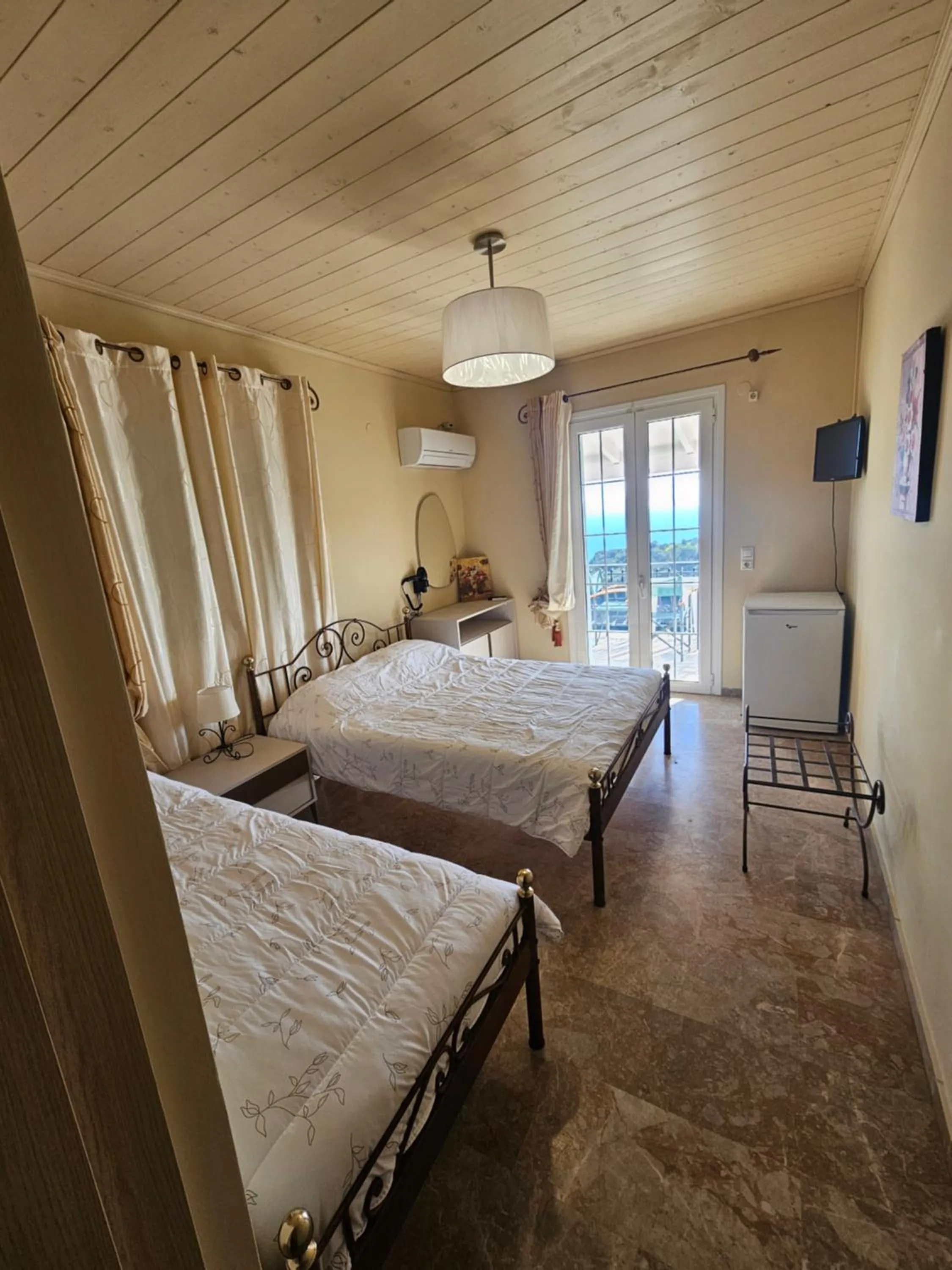 Bed in Fiore Hill Sea View Studios