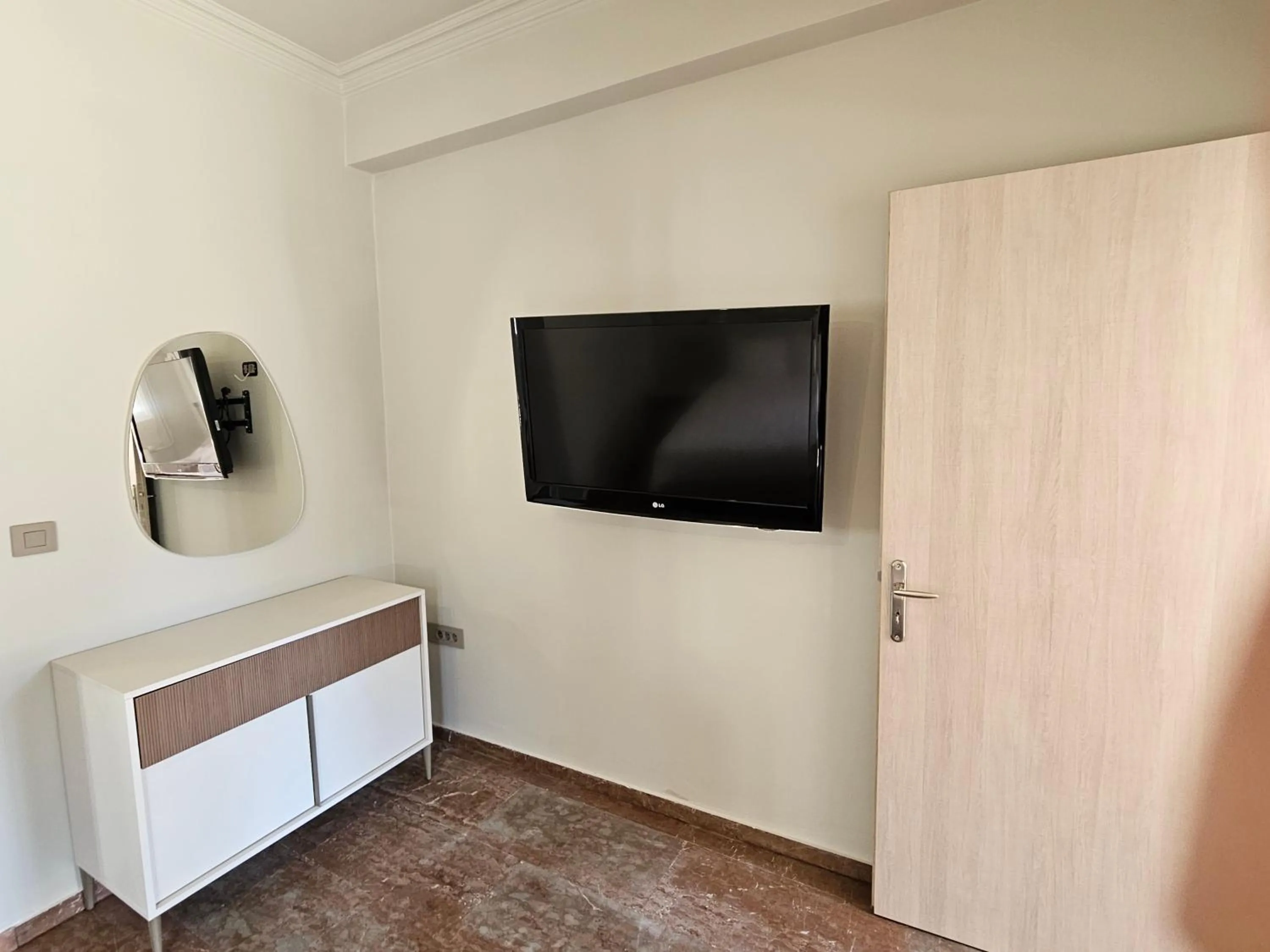 Fiore Hill Sea View Studios