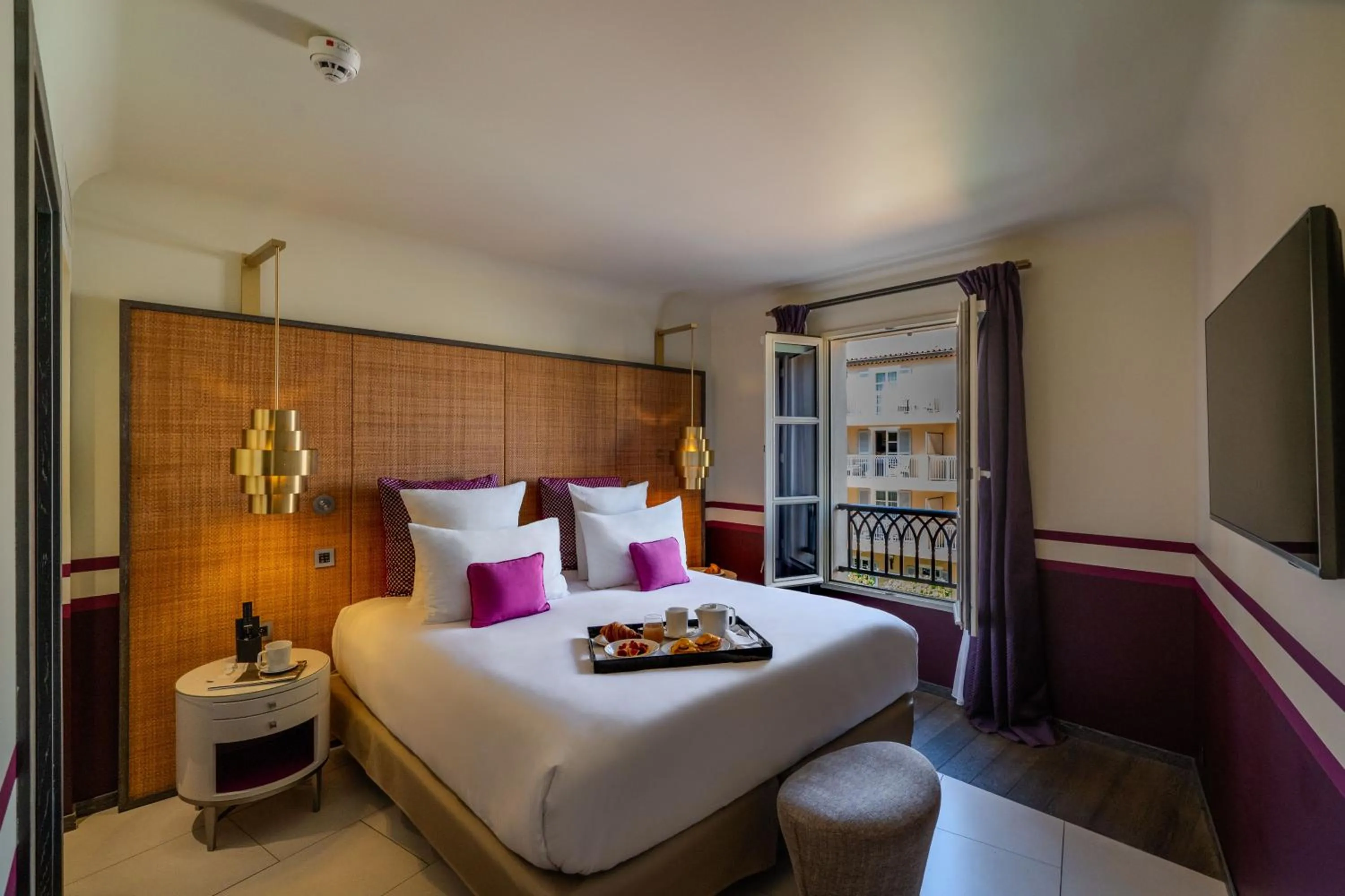 Bedroom, Bed in Hôtel de Paris Saint-Tropez