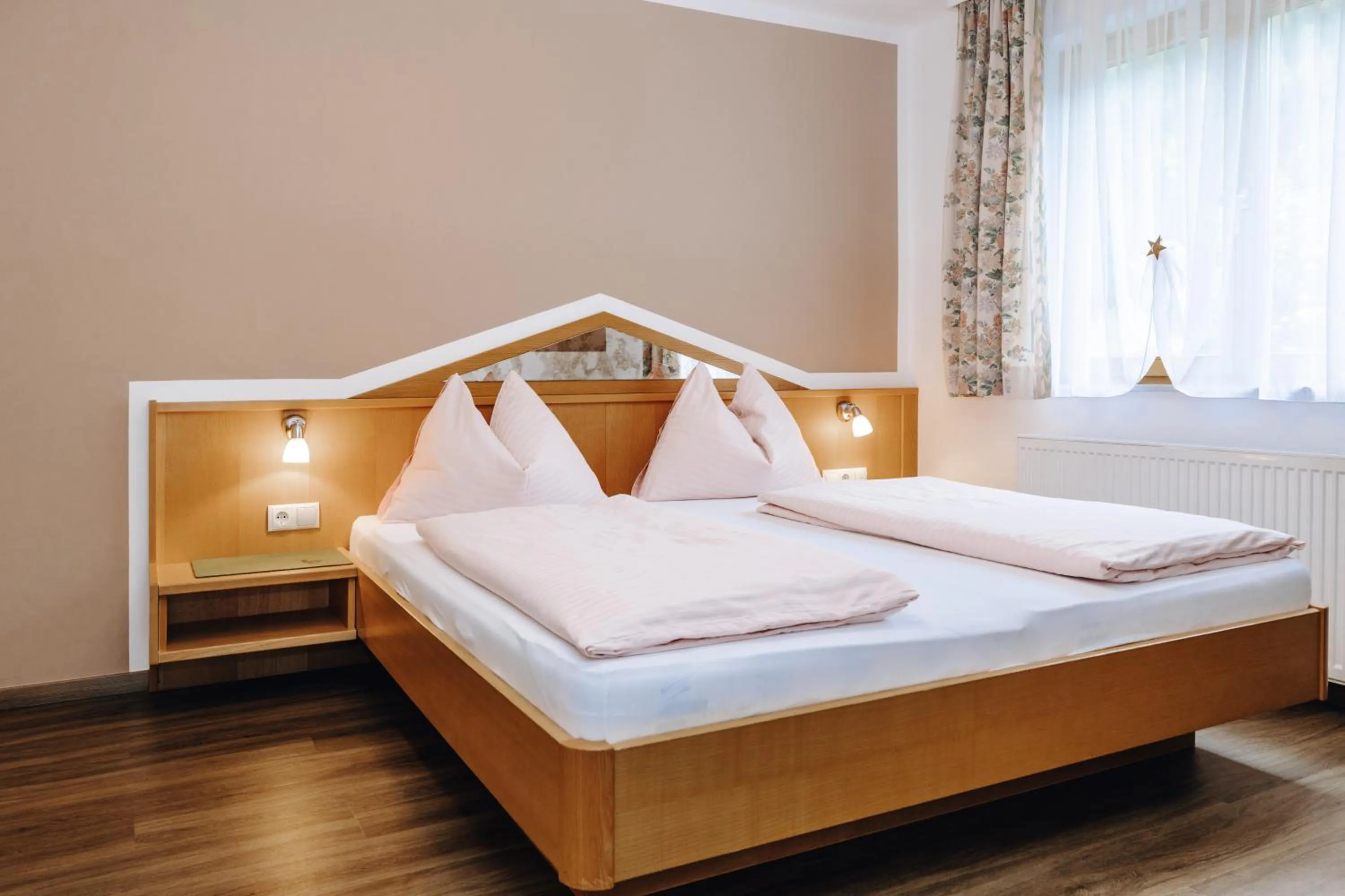 Bed in Hotel Garni Tannenhof