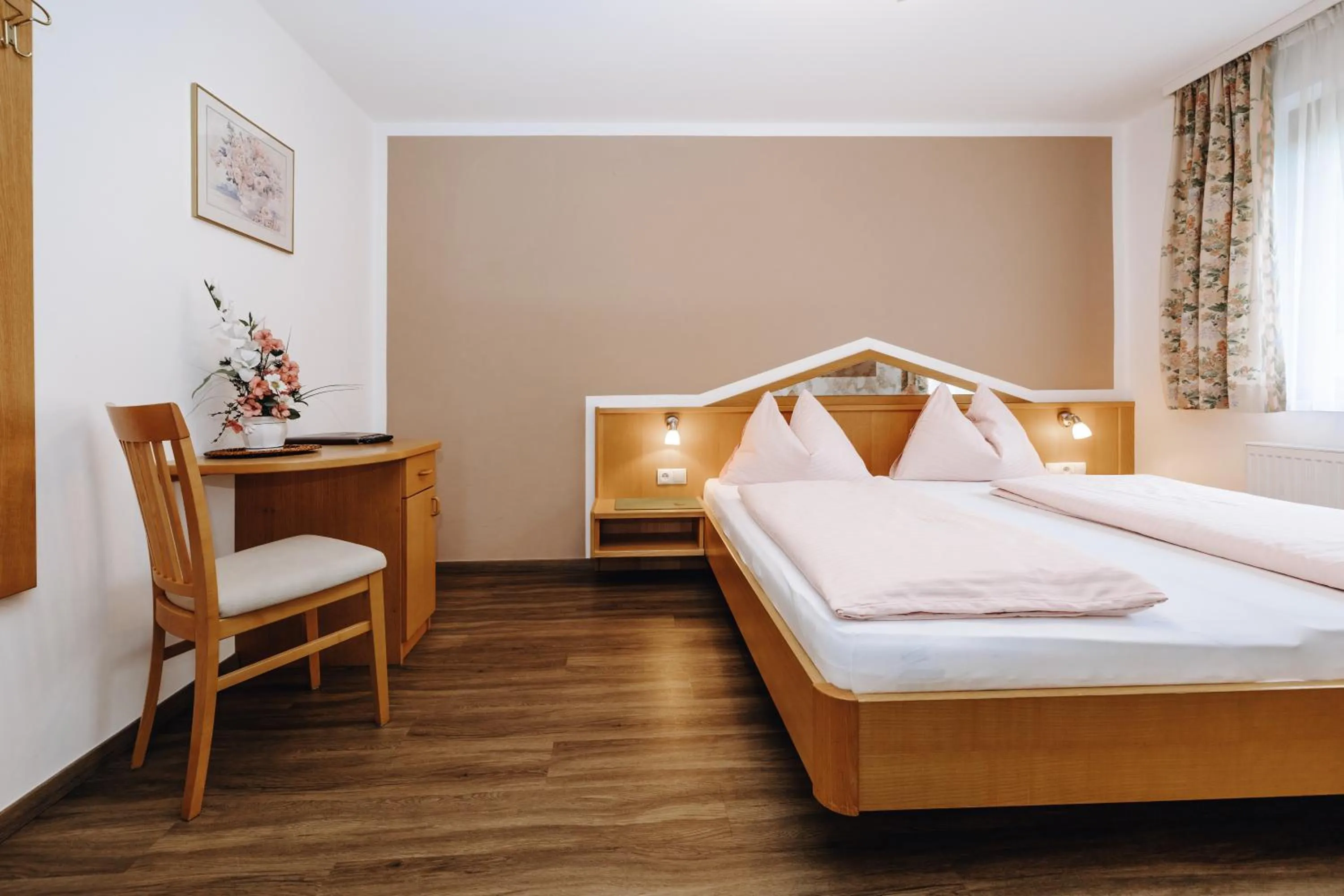 Bed in Hotel Garni Tannenhof