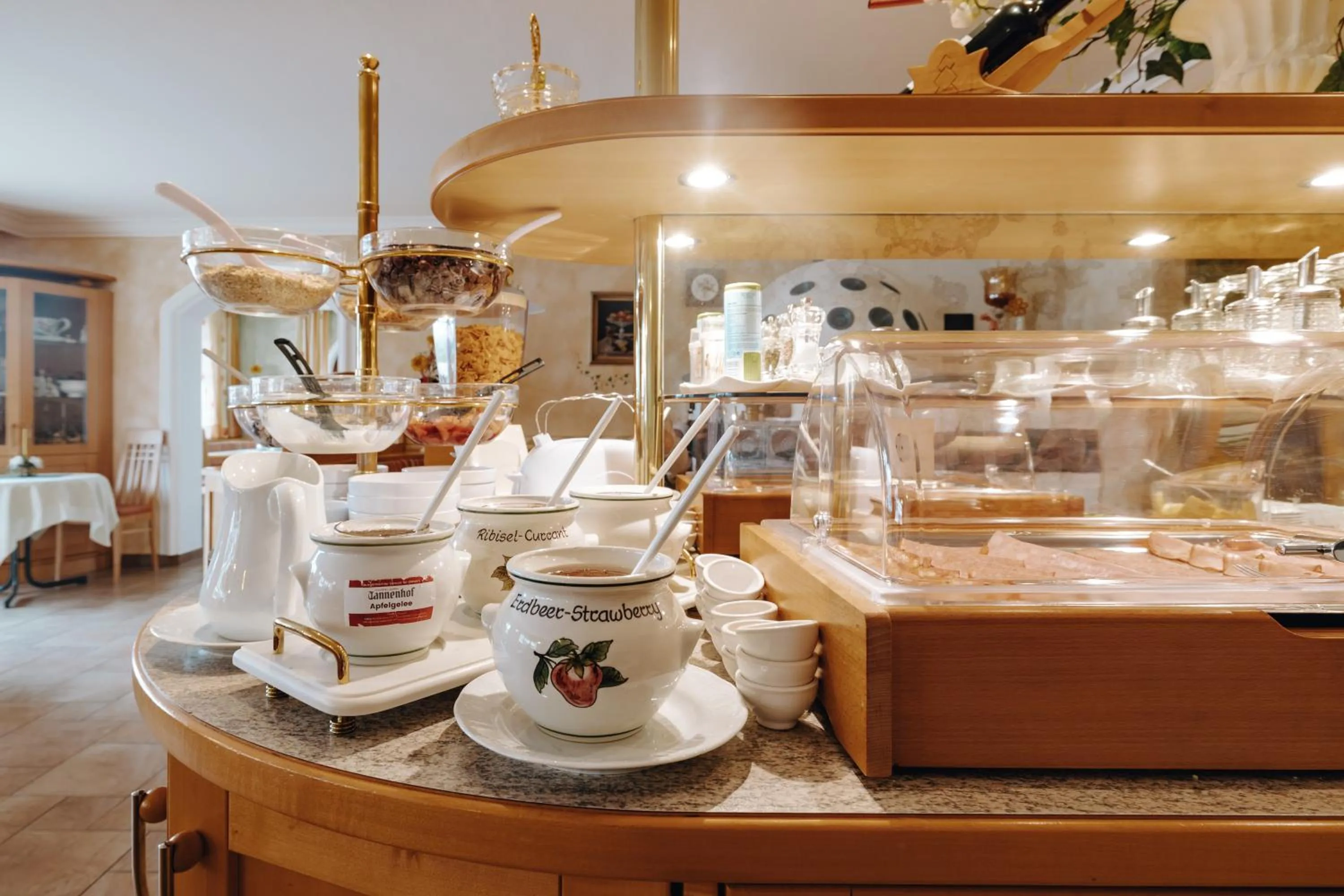 Breakfast in Hotel Garni Tannenhof