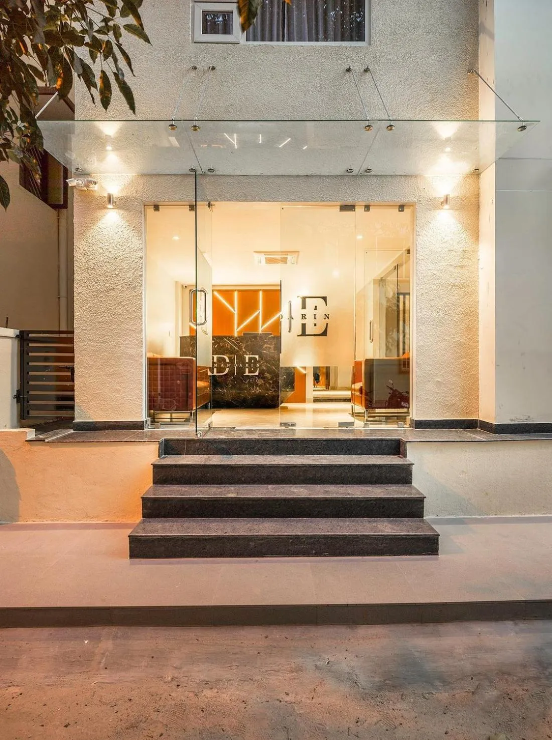 Facade/entrance in De Mandarin