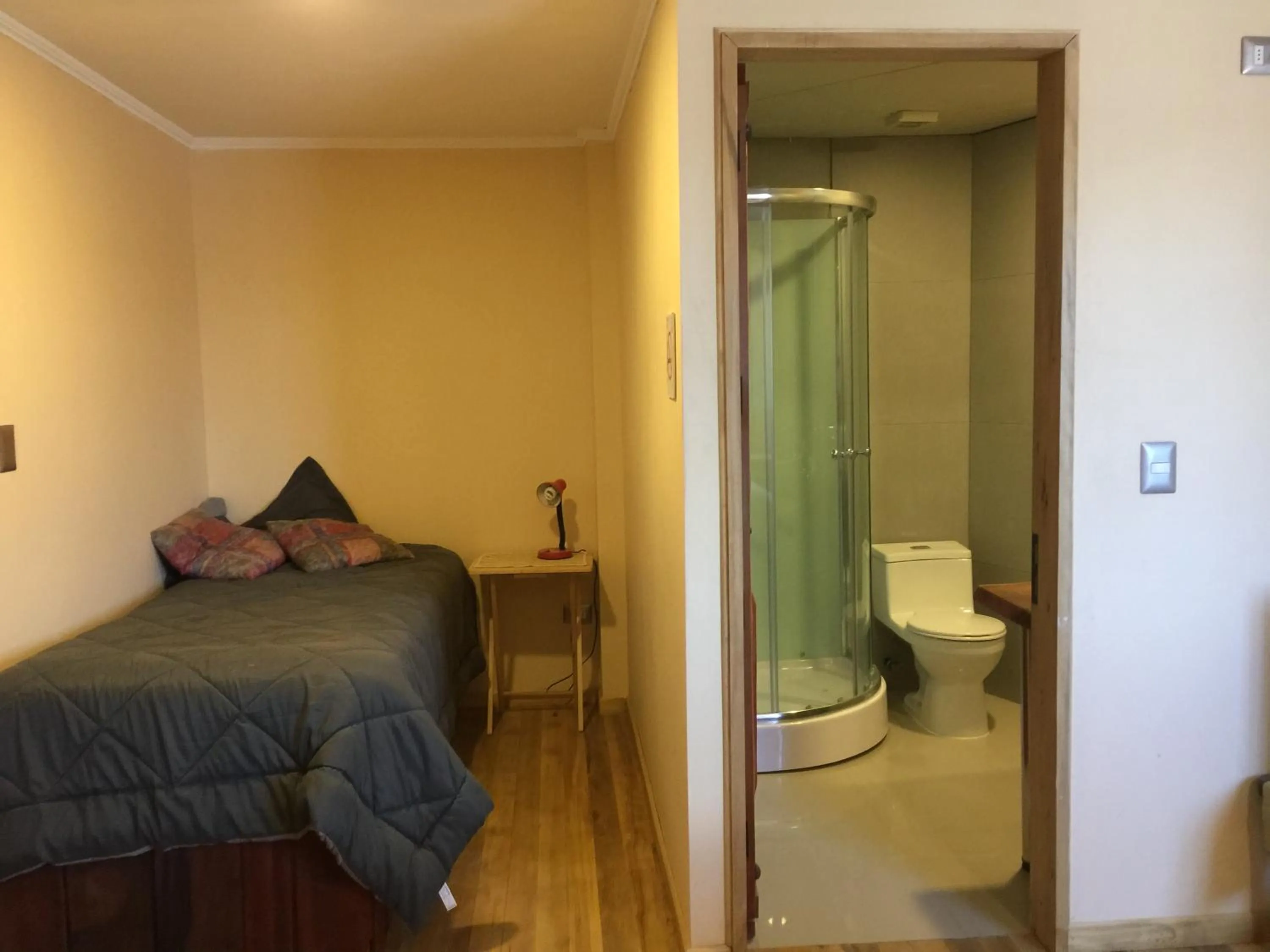 Photo of the whole room, Bed in Parque la Pajarera