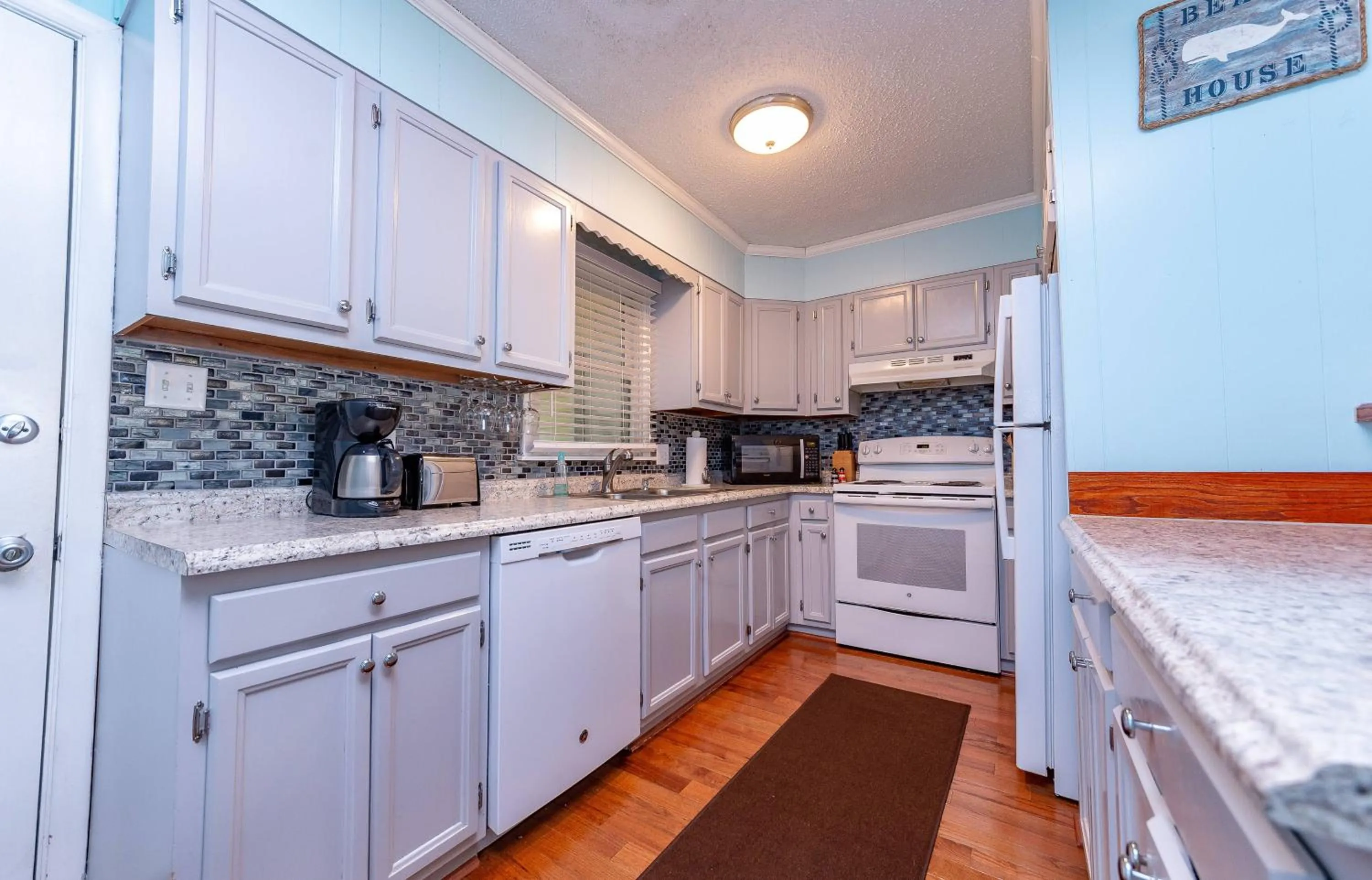 Landing Pad - Kill Devil Hills, Oceanside, 350 Yards to Beach, Flex Stays, 4 BR