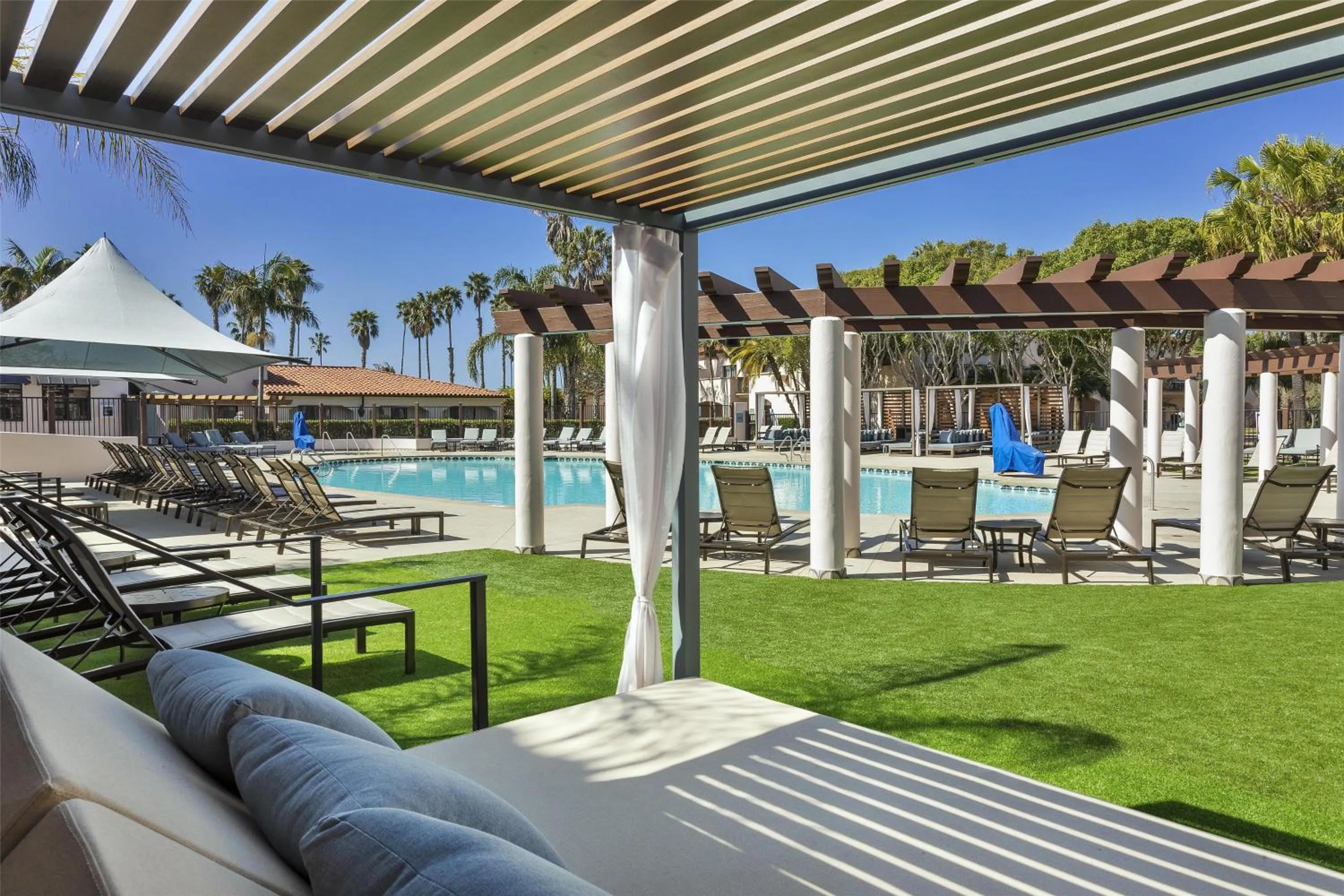 Pool view in Hilton Santa Barbara Beachfront Resort