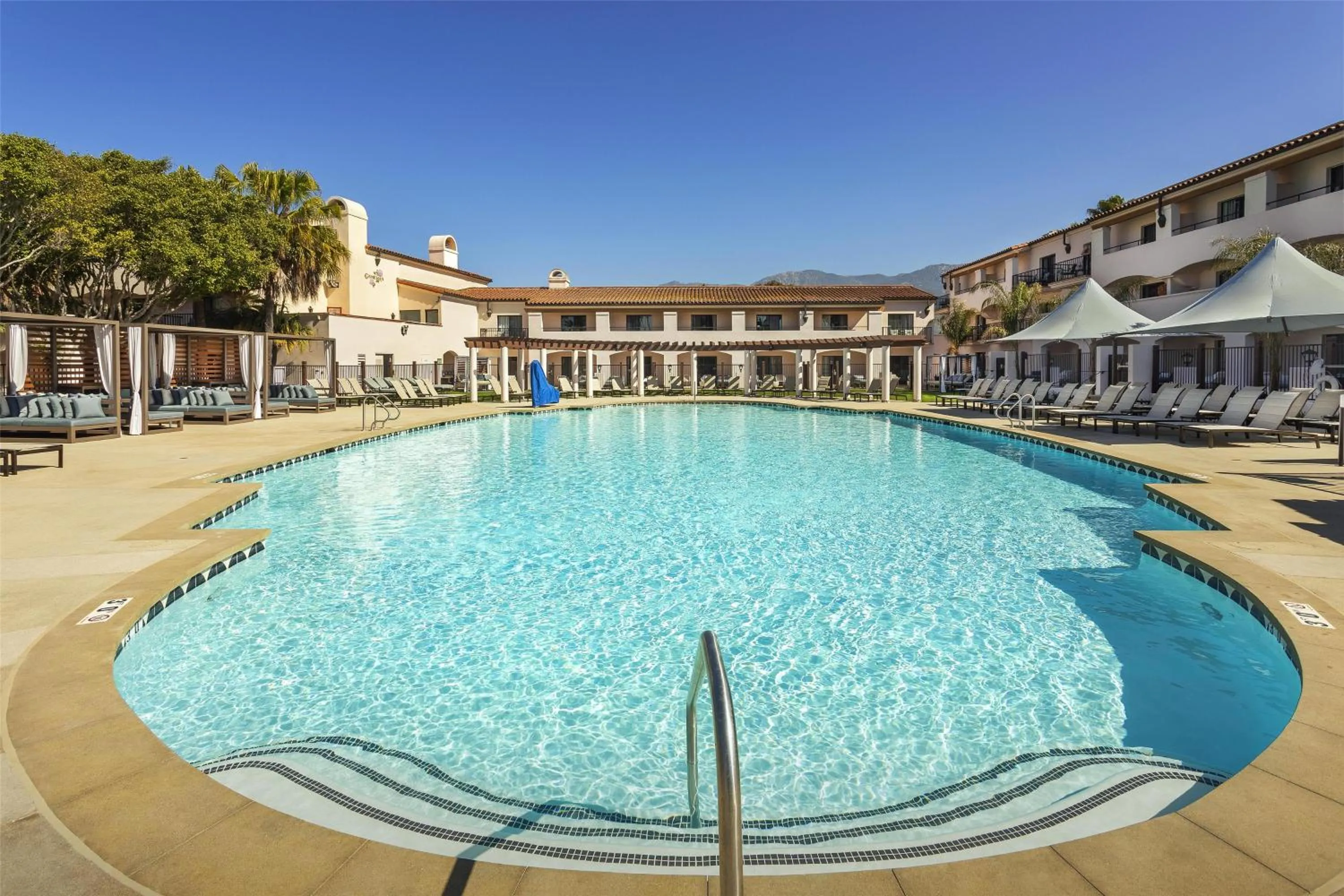 Pool view in Hilton Santa Barbara Beachfront Resort