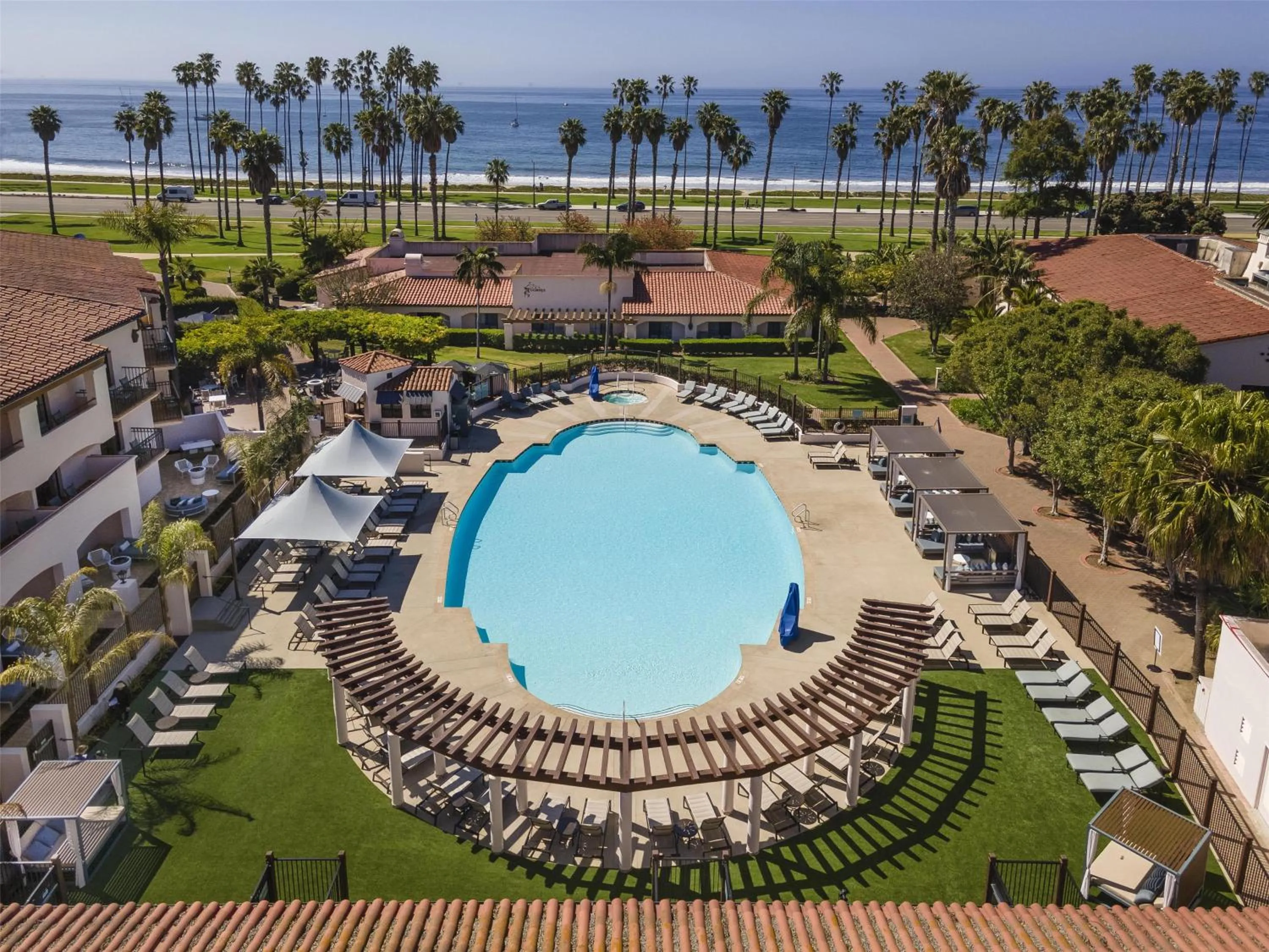 Pool view in Hilton Santa Barbara Beachfront Resort