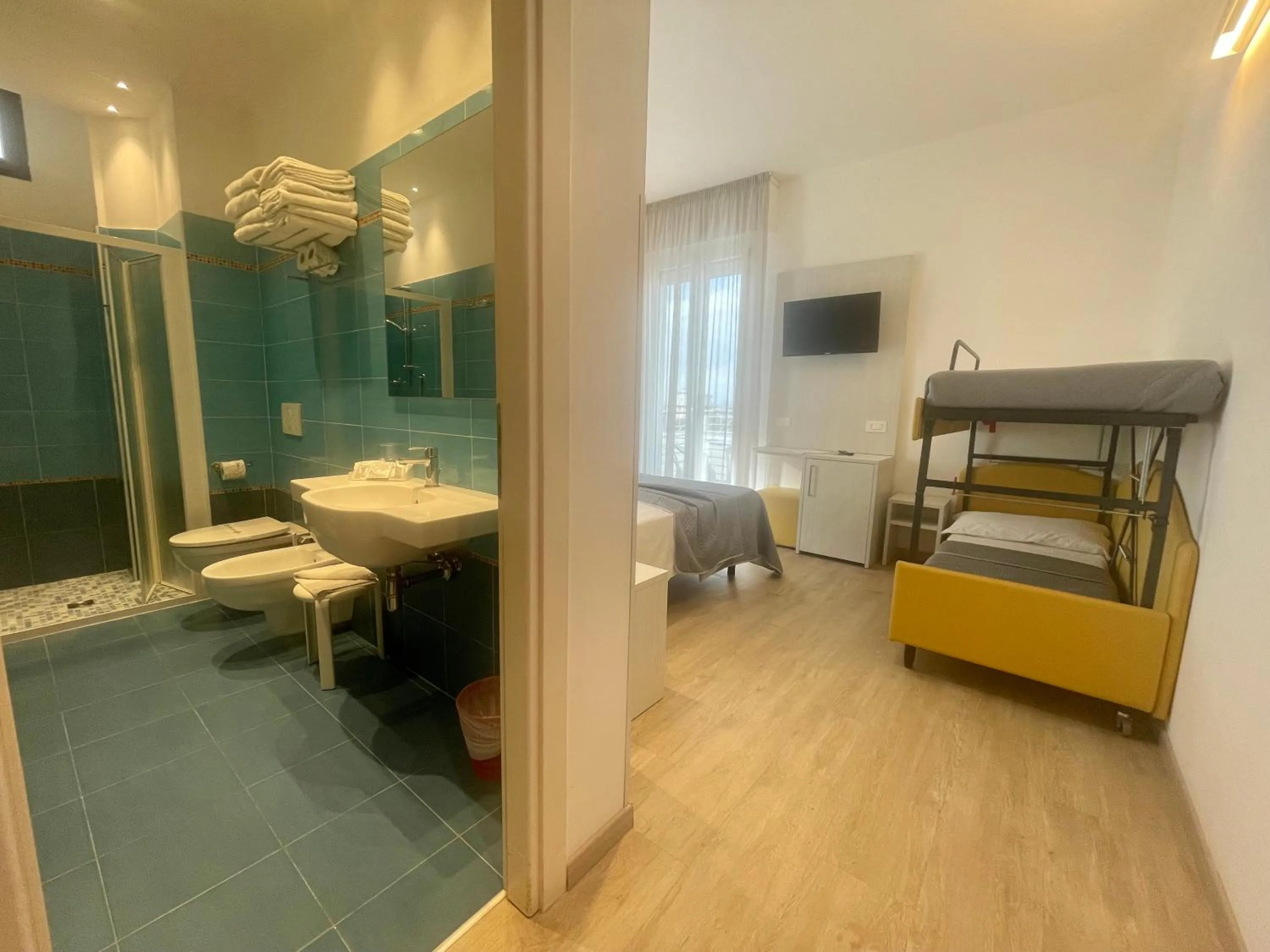 Shower in Hotel Eiffel