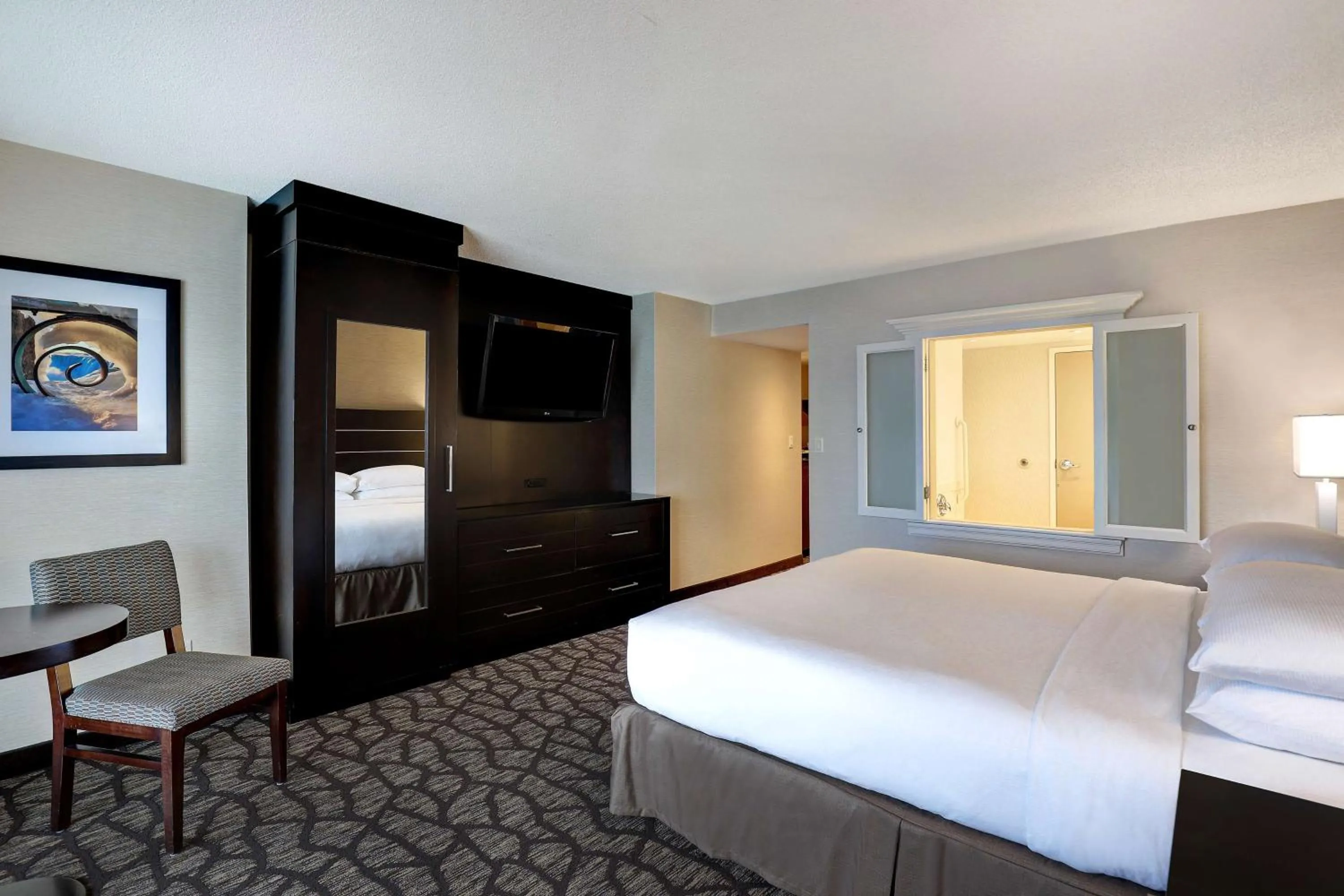 Bed in Embassy Suites by Hilton Niagara Falls/ Fallsview