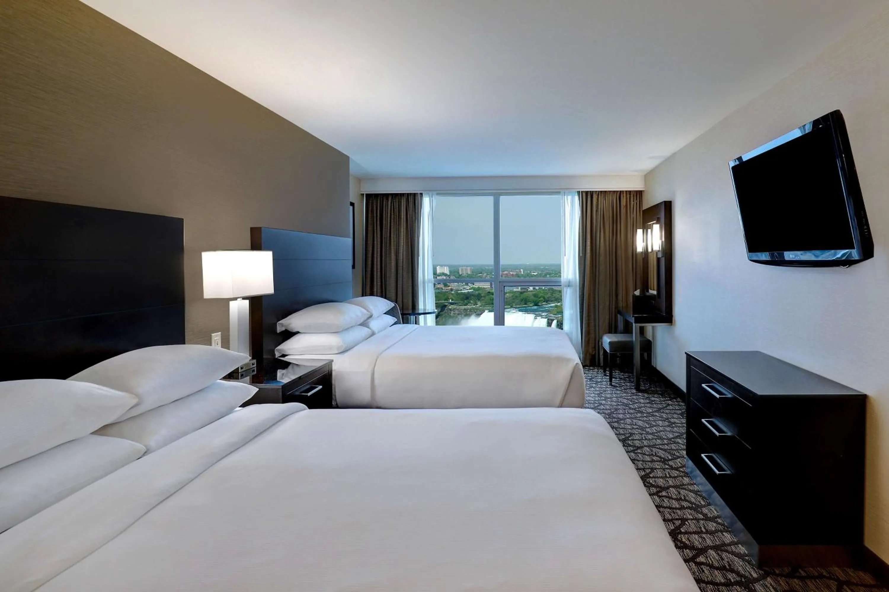 Bed in Embassy Suites by Hilton Niagara Falls/ Fallsview