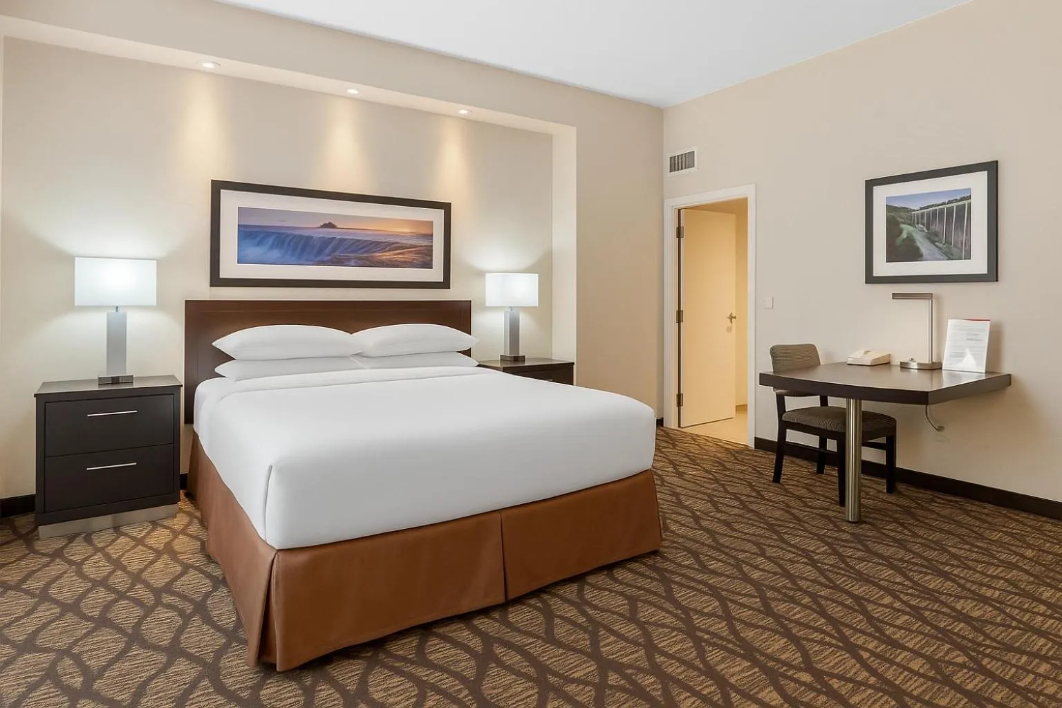 Bed in Embassy Suites by Hilton Niagara Falls/ Fallsview