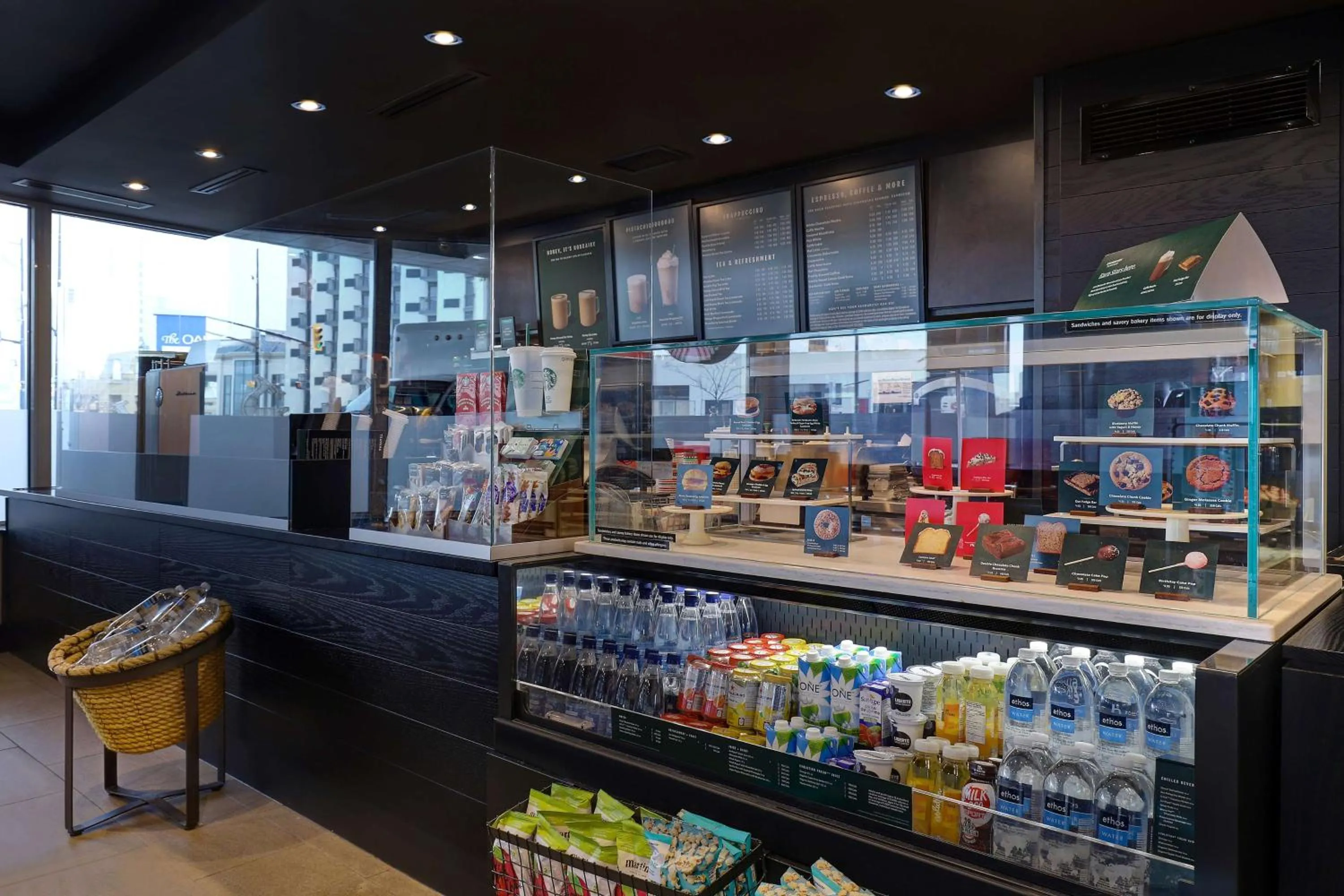 Restaurant/places to eat in Embassy Suites by Hilton Niagara Falls/ Fallsview