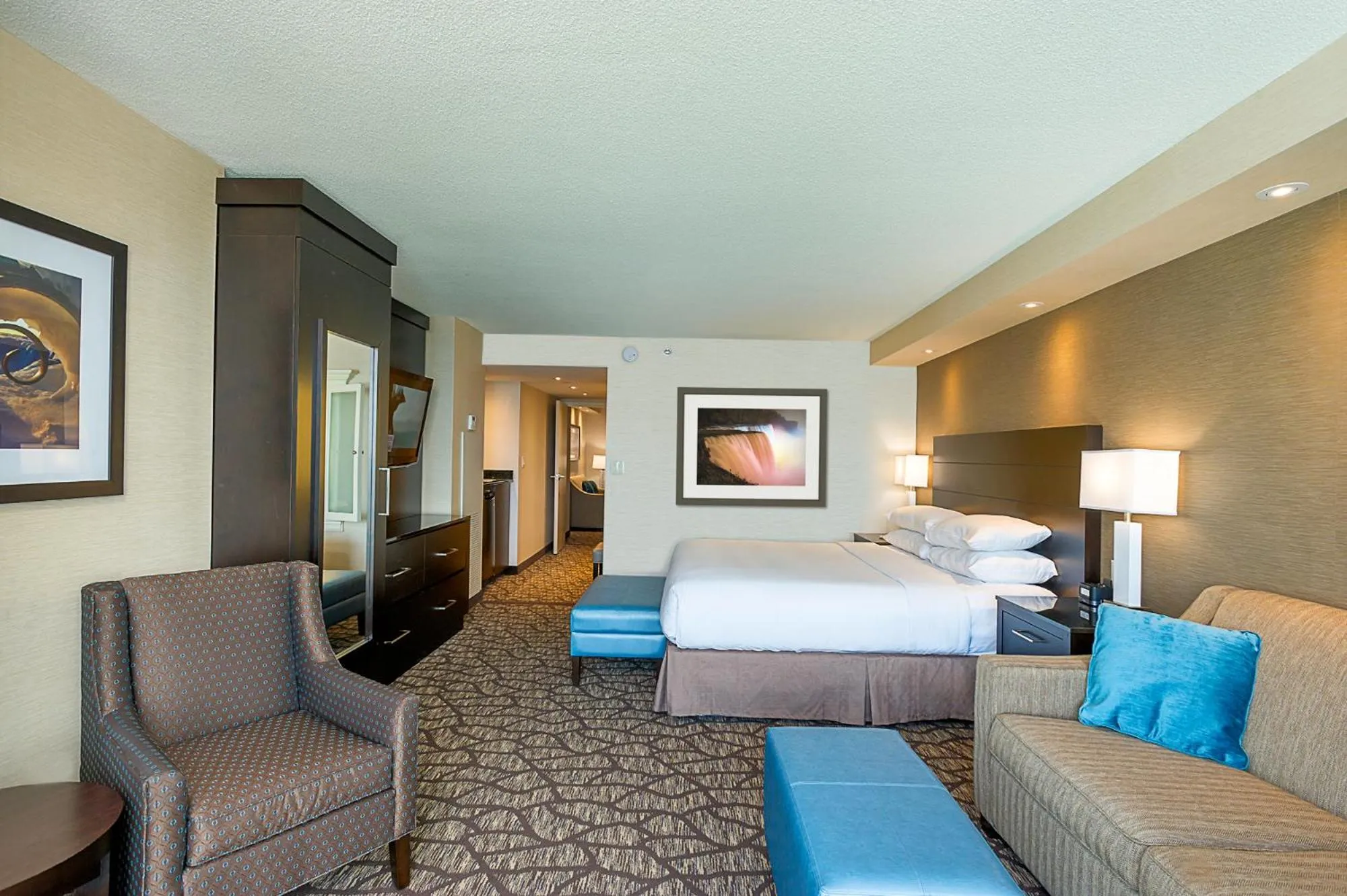 Bedroom, Bed in Embassy Suites by Hilton Niagara Falls/ Fallsview