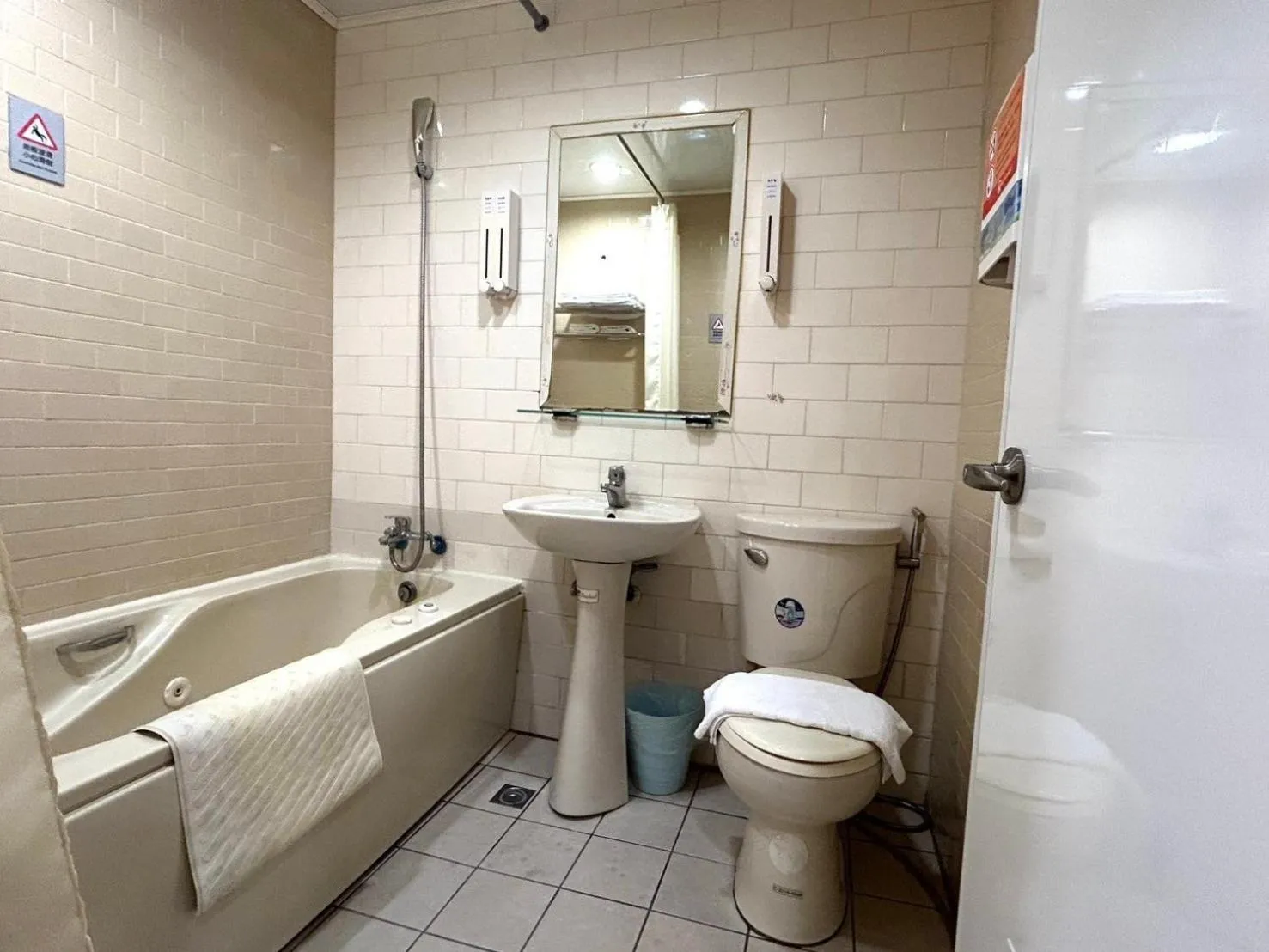 柜富賓王旅店-台北館 Giant Rich King Plaza Hotel