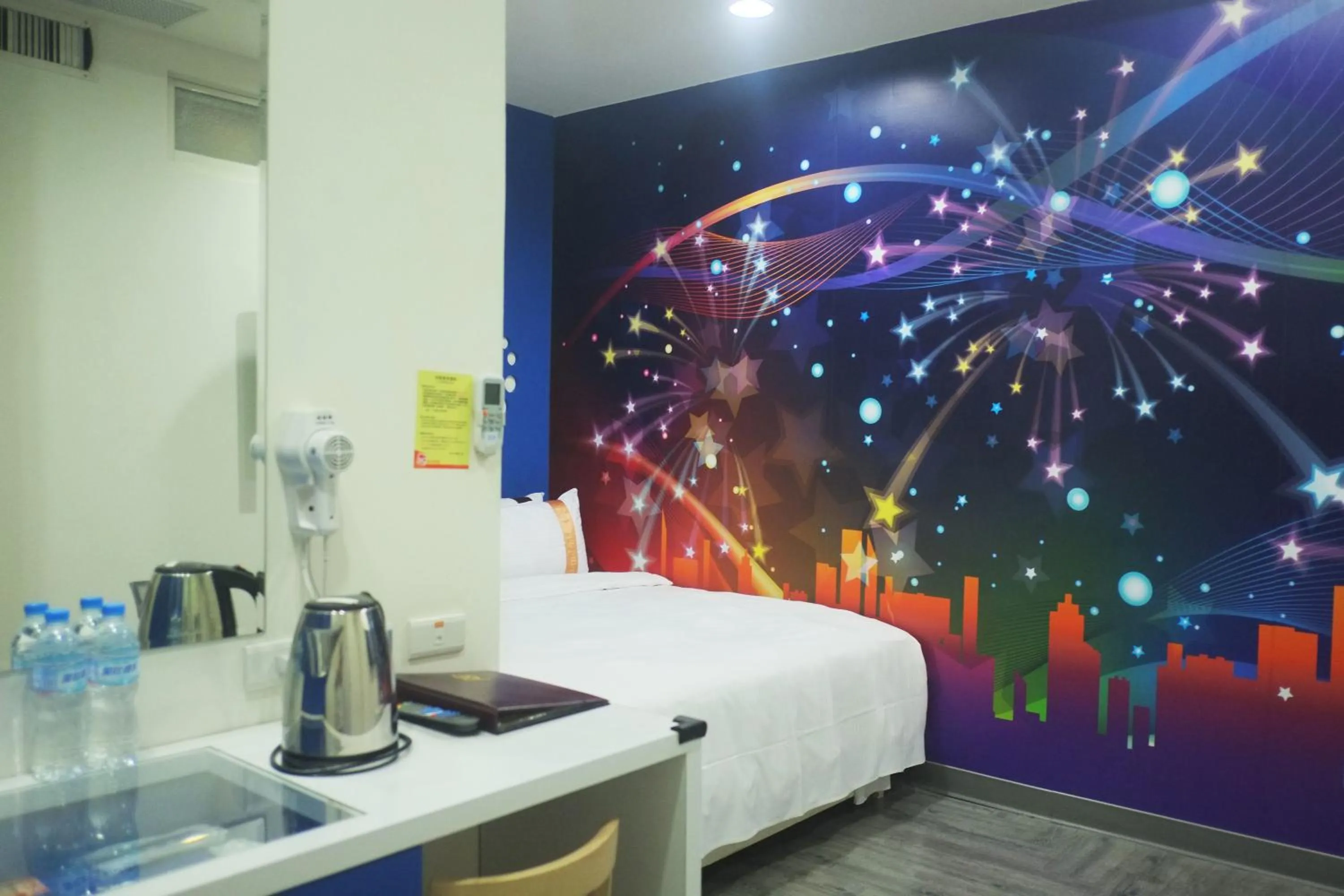 Coffee/tea facilities, Bed in 柜富賓王旅店-台北館 Giant Rich King Plaza Hotel