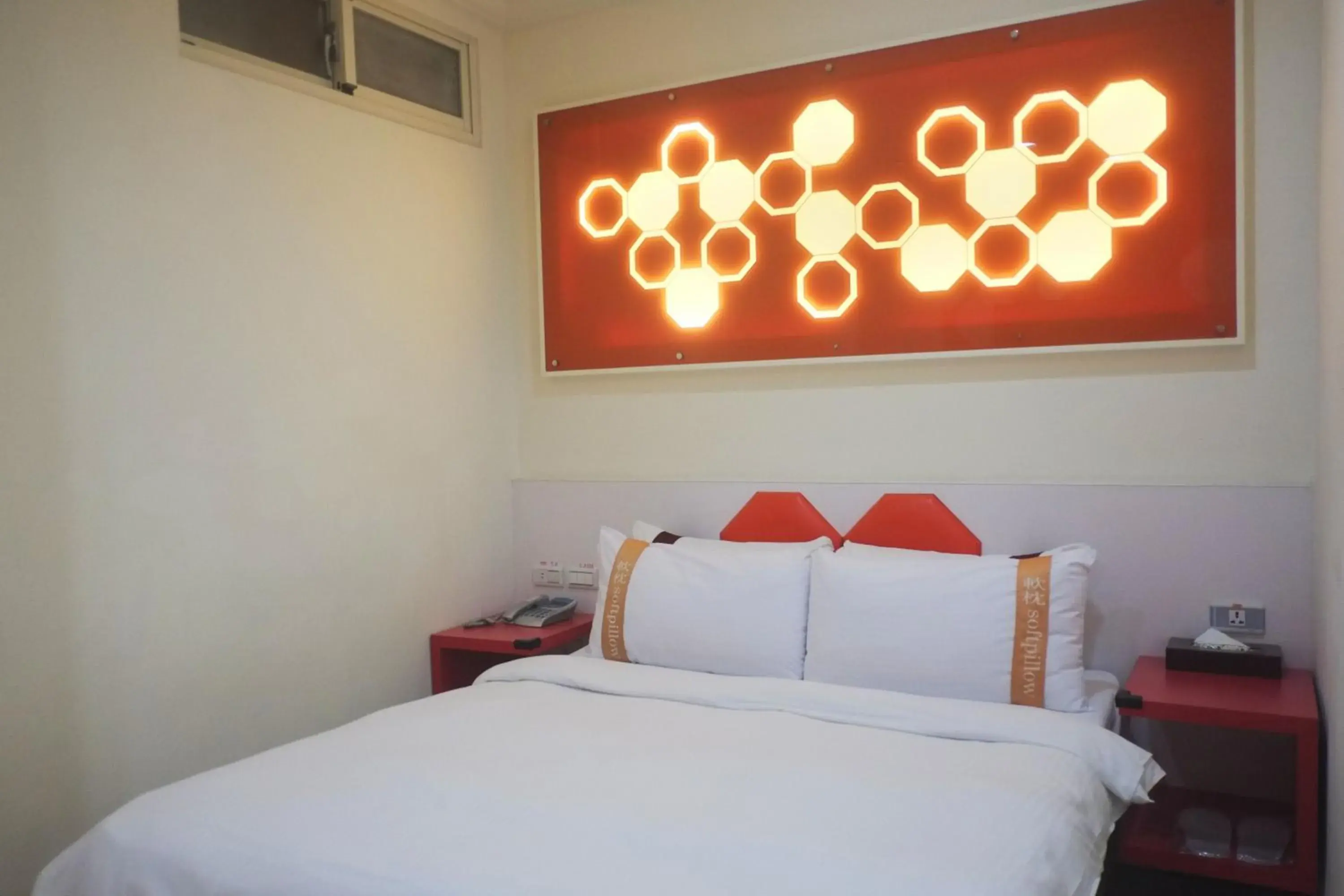 Standard Double Room without Window in 柜富賓王旅店-台北館 Giant Rich King Plaza Hotel Standard Double Room without Window in 柜富賓王旅店-台北館 Giant Rich King Plaza Hotel