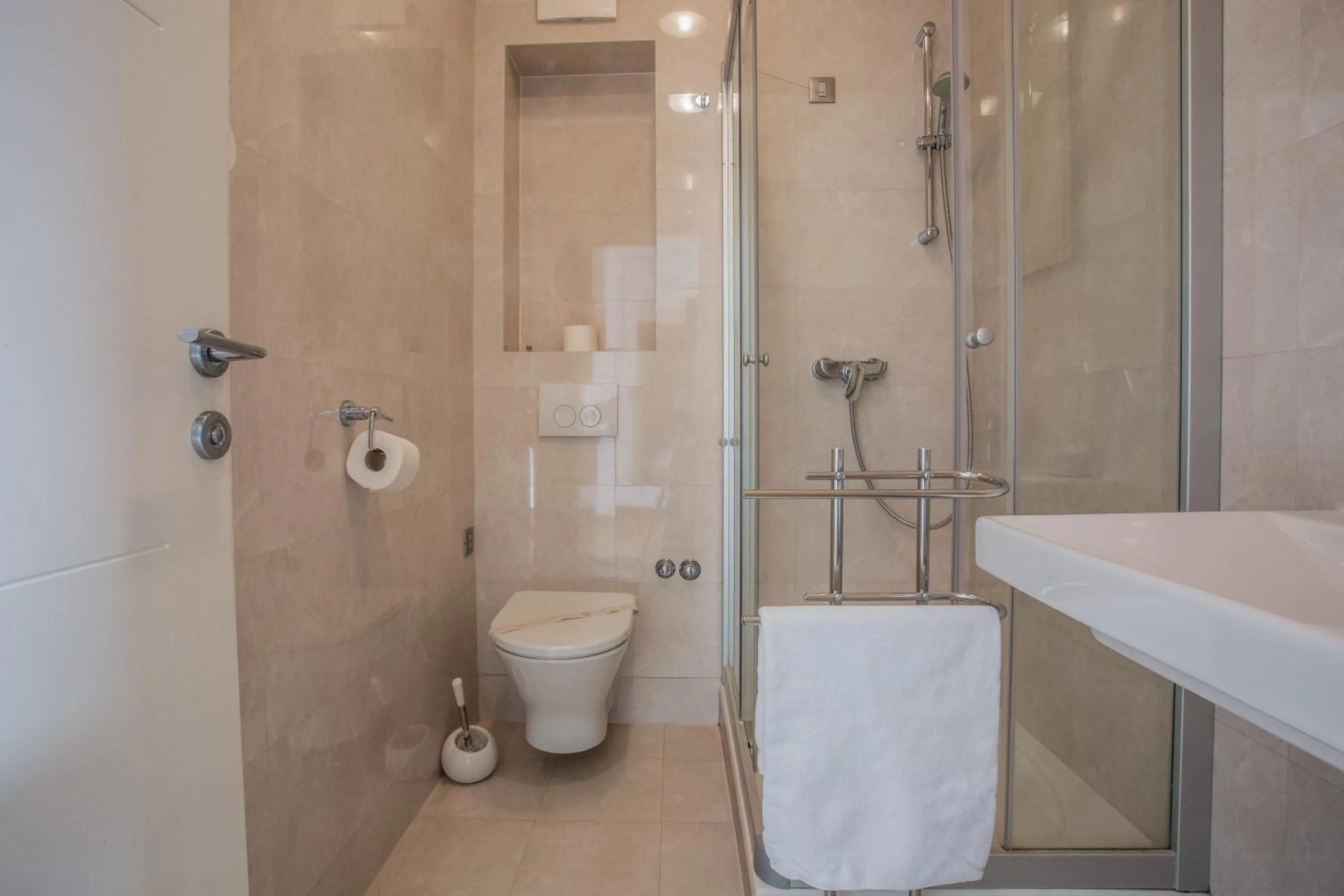 Shower in Hotel Pleter