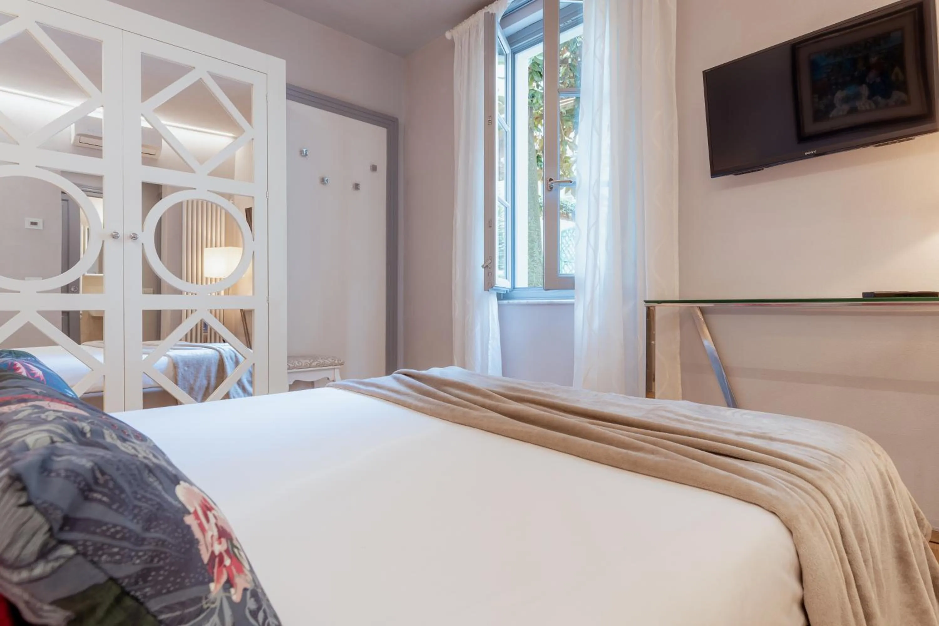 TV and multimedia, Bed in Il Cortile di Elisa & our flats