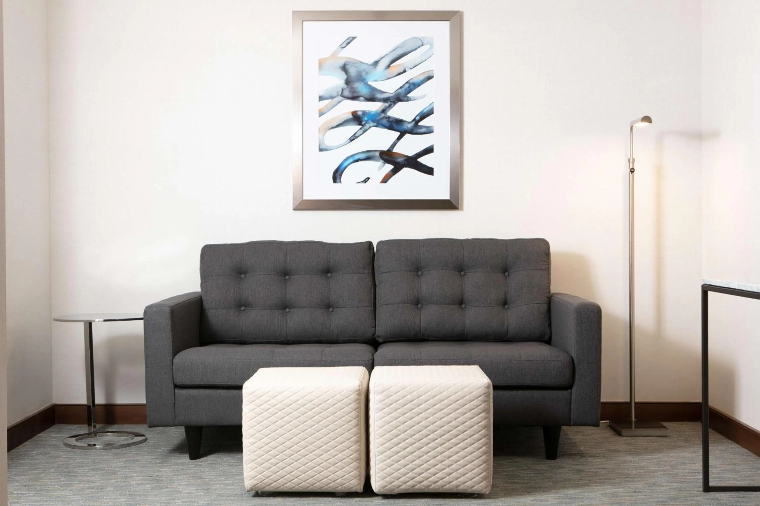 Living room in Hilton Minneapolis Bloomington