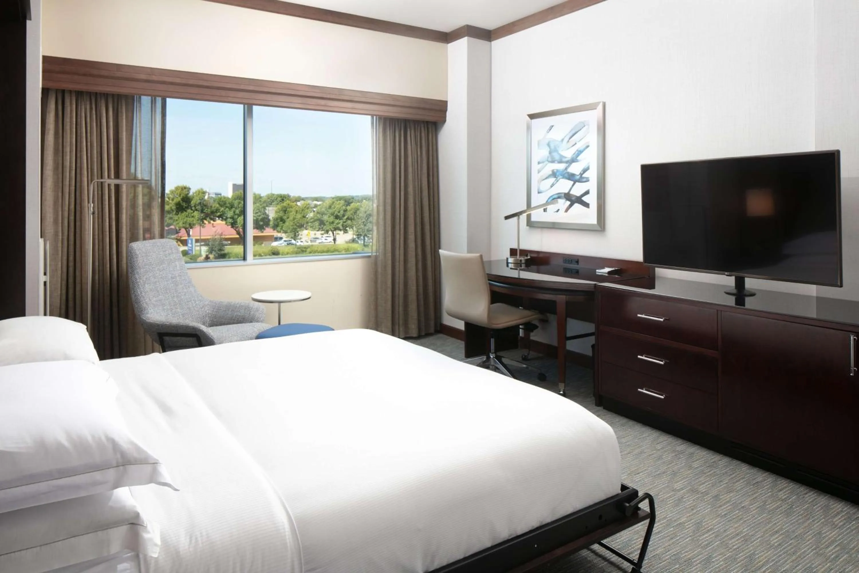 Bedroom, Bed in Hilton Minneapolis Bloomington