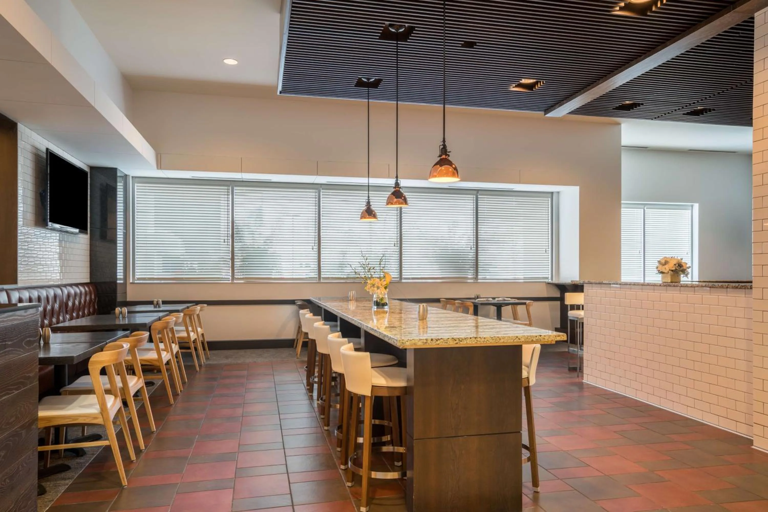 Lounge or bar in Hilton Minneapolis Bloomington