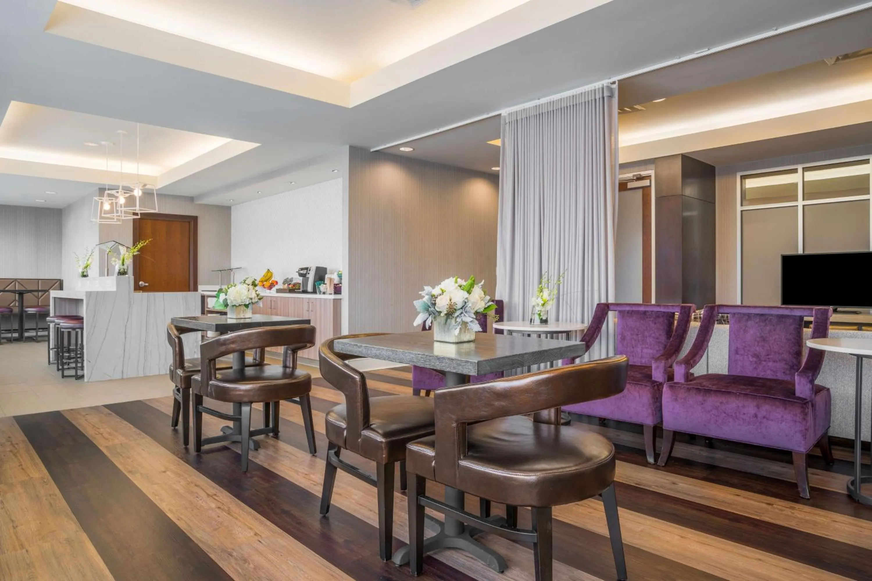 Restaurant/places to eat in Hilton Minneapolis Bloomington