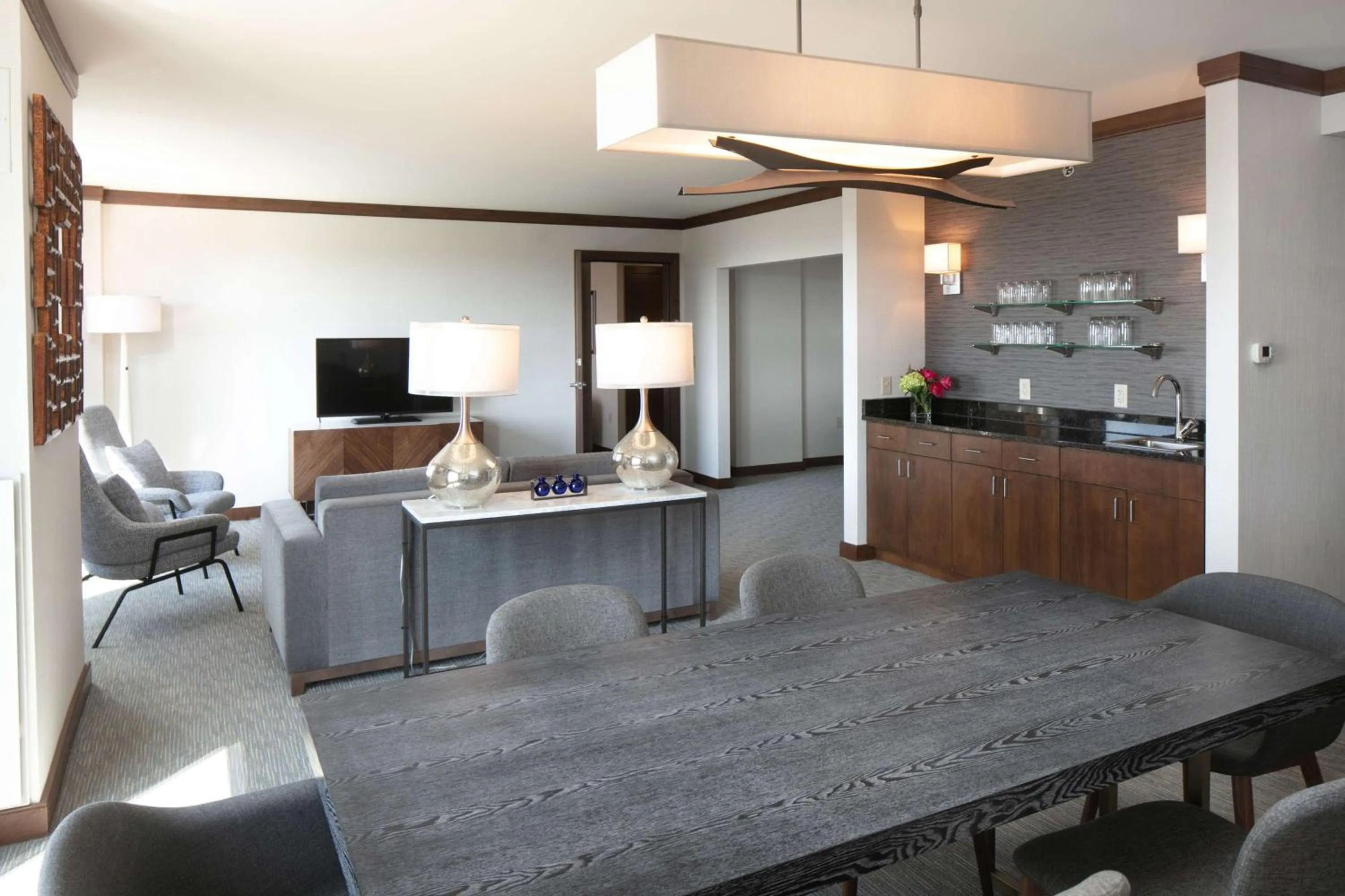 Living room in Hilton Minneapolis Bloomington