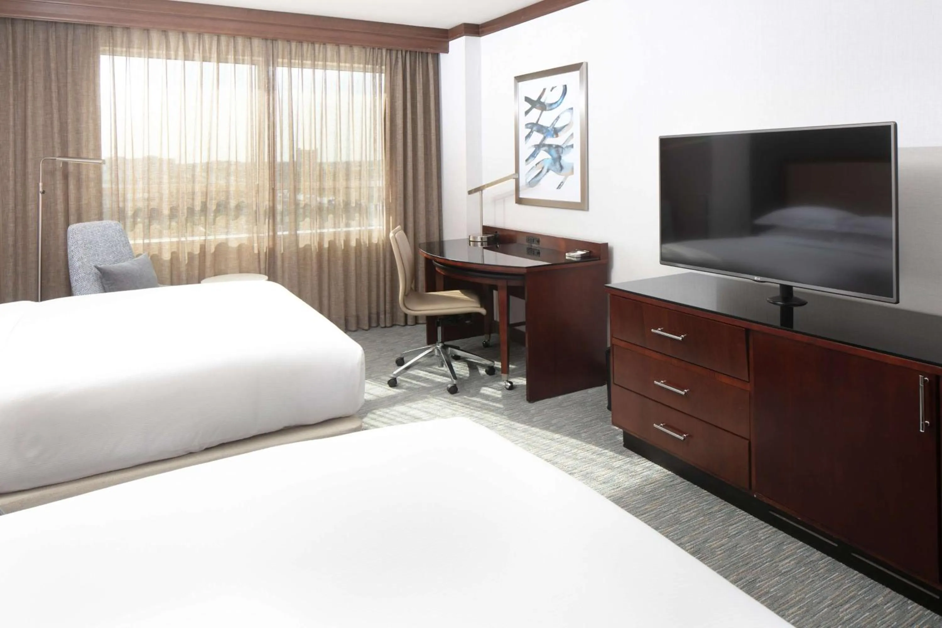 Bedroom, Bed in Hilton Minneapolis Bloomington