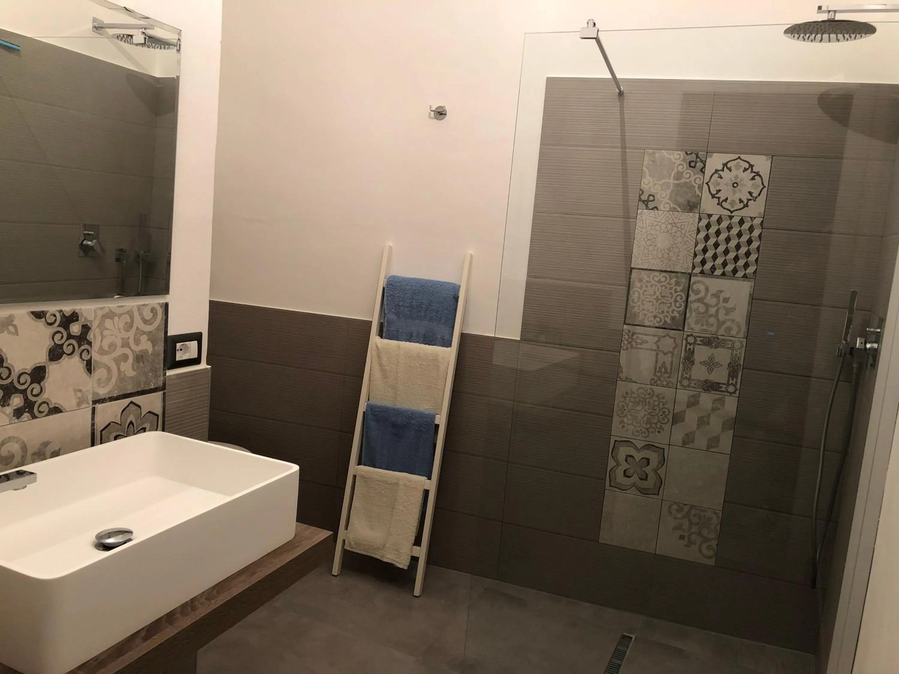 Bathroom in La Gemma di Ortigia