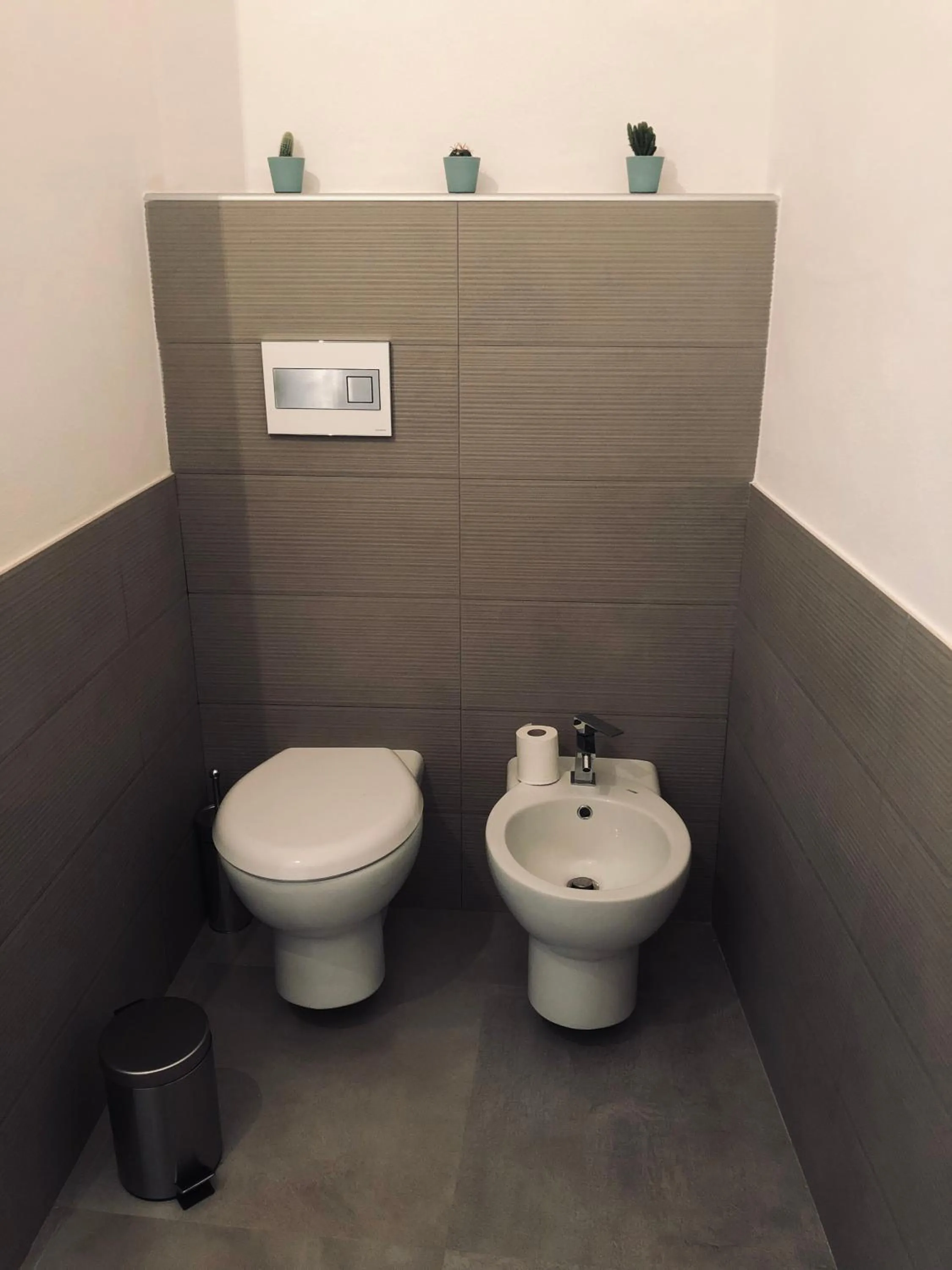 Toilet in La Gemma di Ortigia