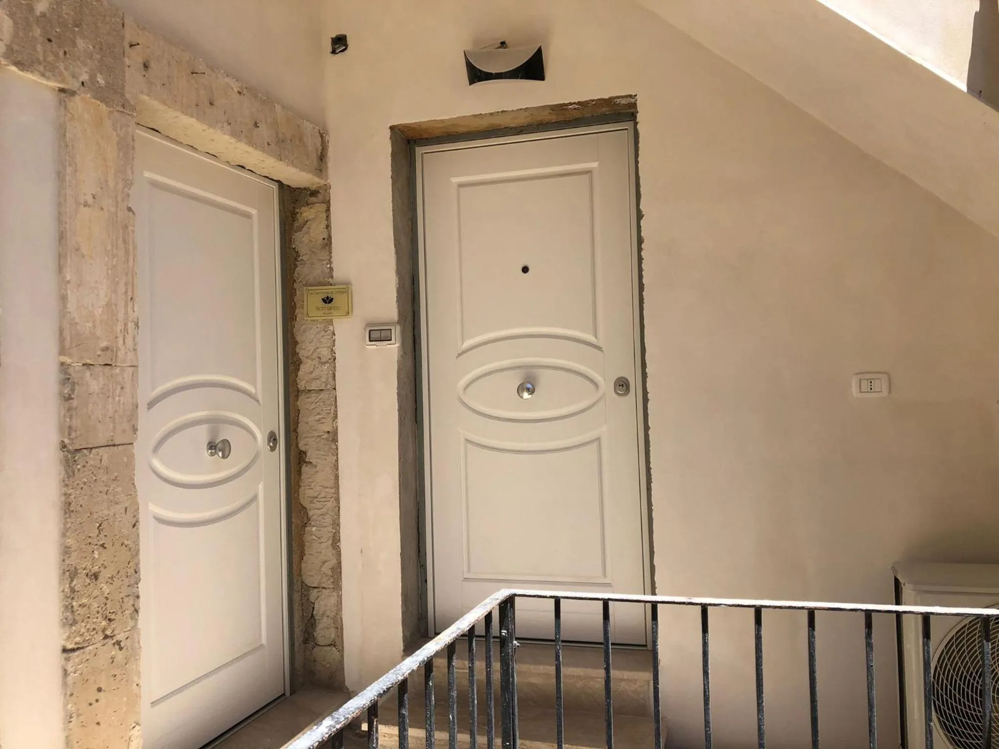 Facade/entrance in La Gemma di Ortigia