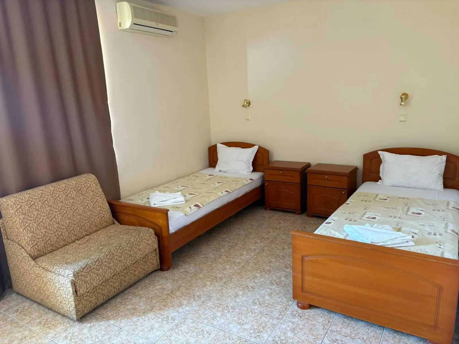 Bed in Family Hotel Chris