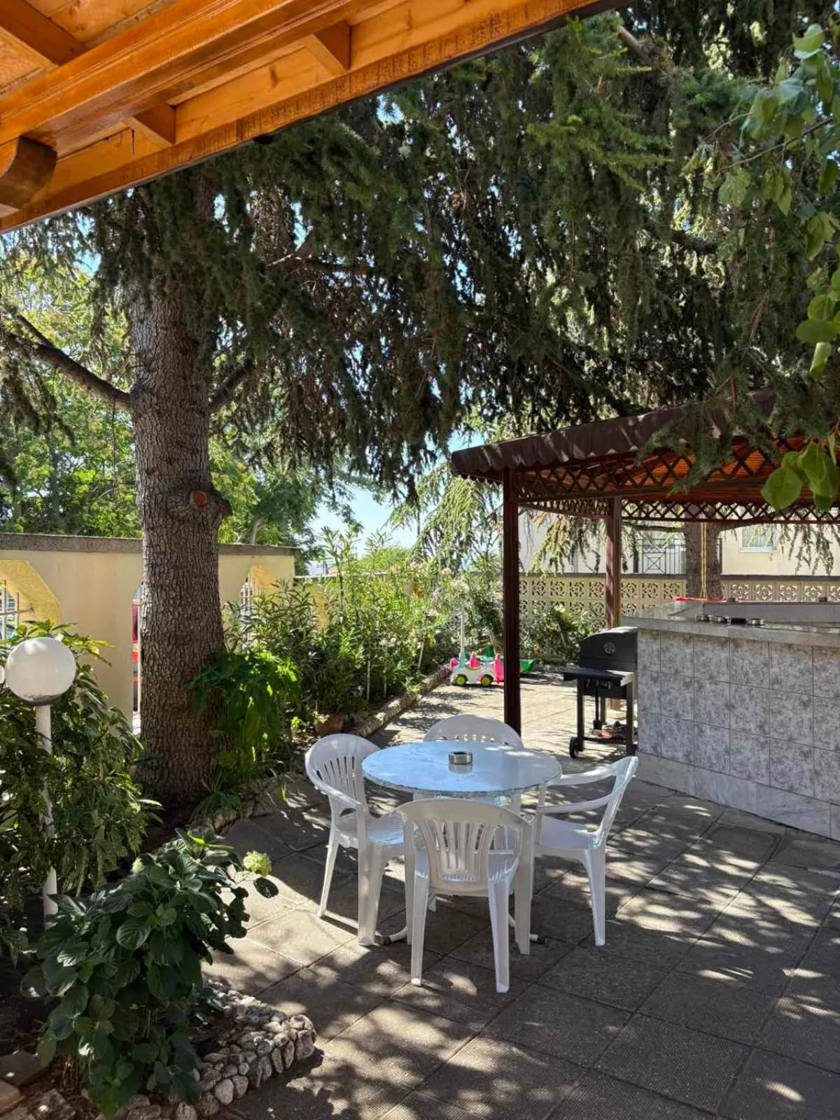 Garden in Family Hotel Chris